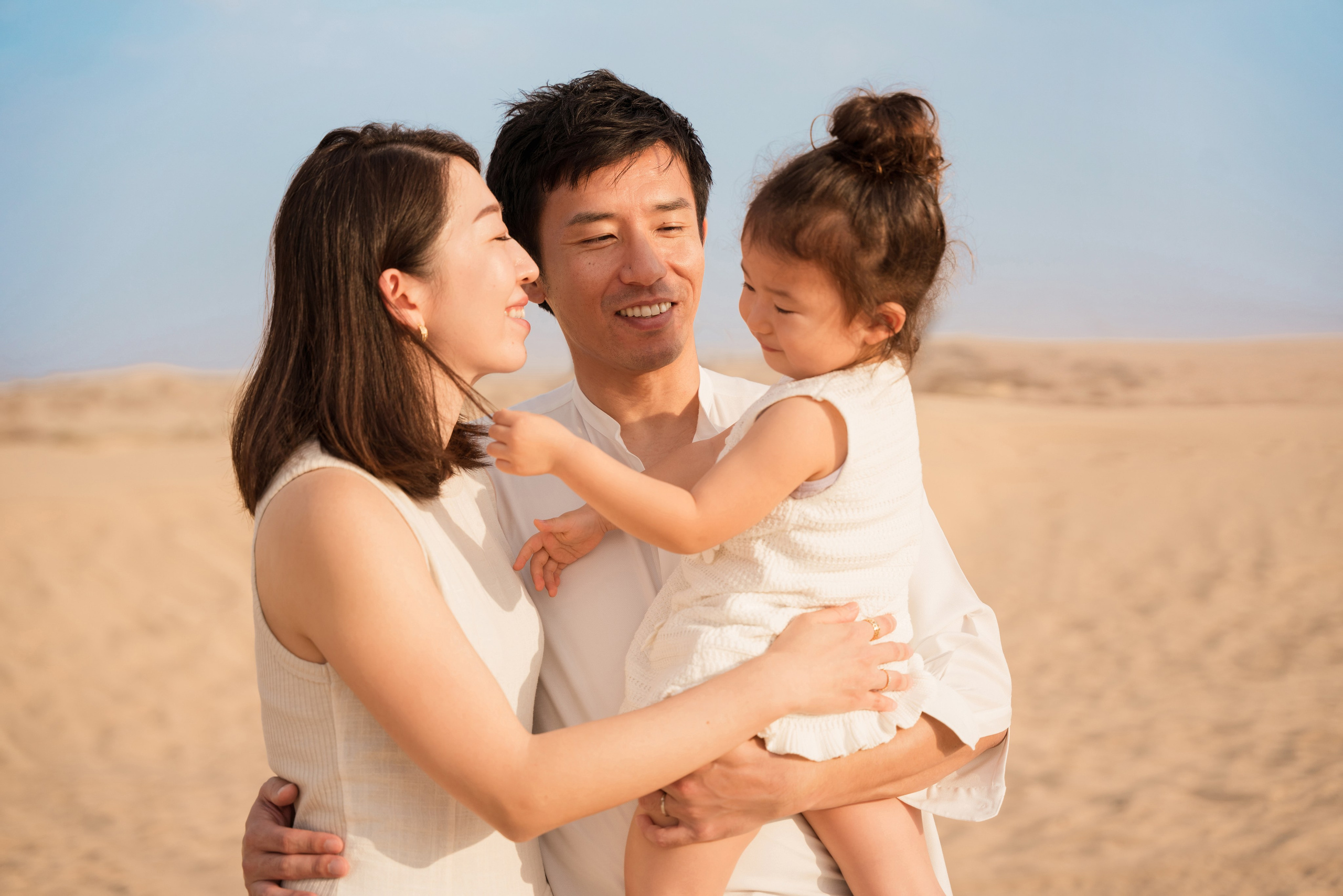 Sunrise in the dunes. Angela Iakovleva — Family Photographer in Dubai