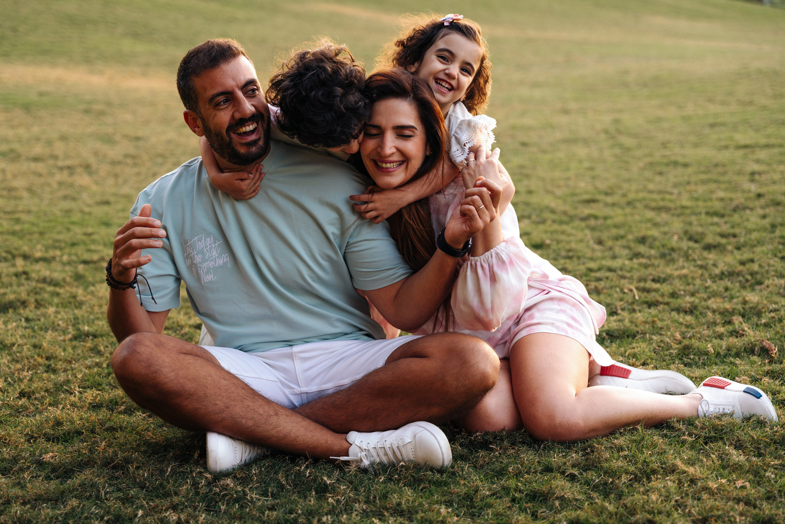 Family fun and play in the park. Angela Iakovleva — Family Photographer in Dubai