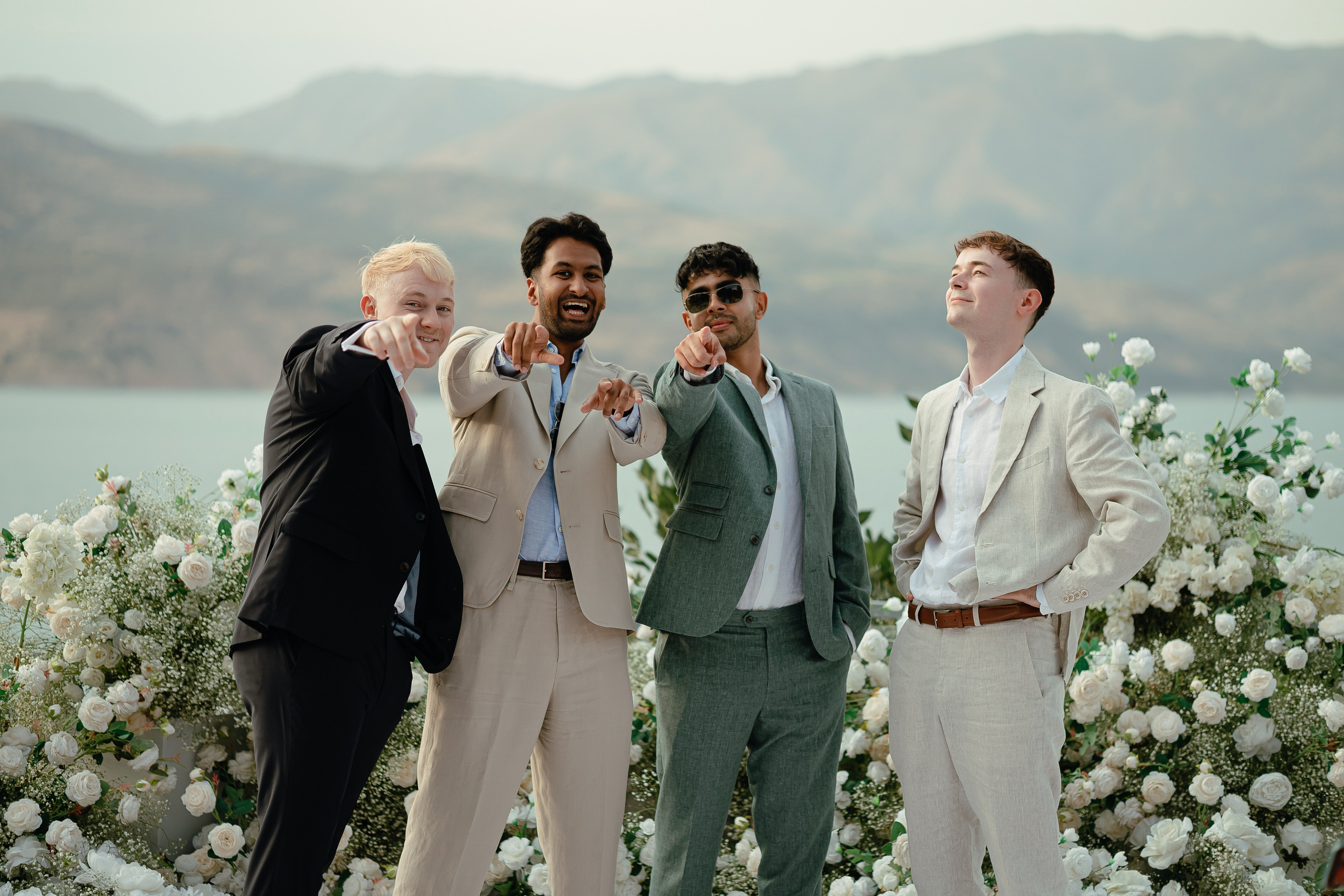 Thomas & Suyumbika. Главная