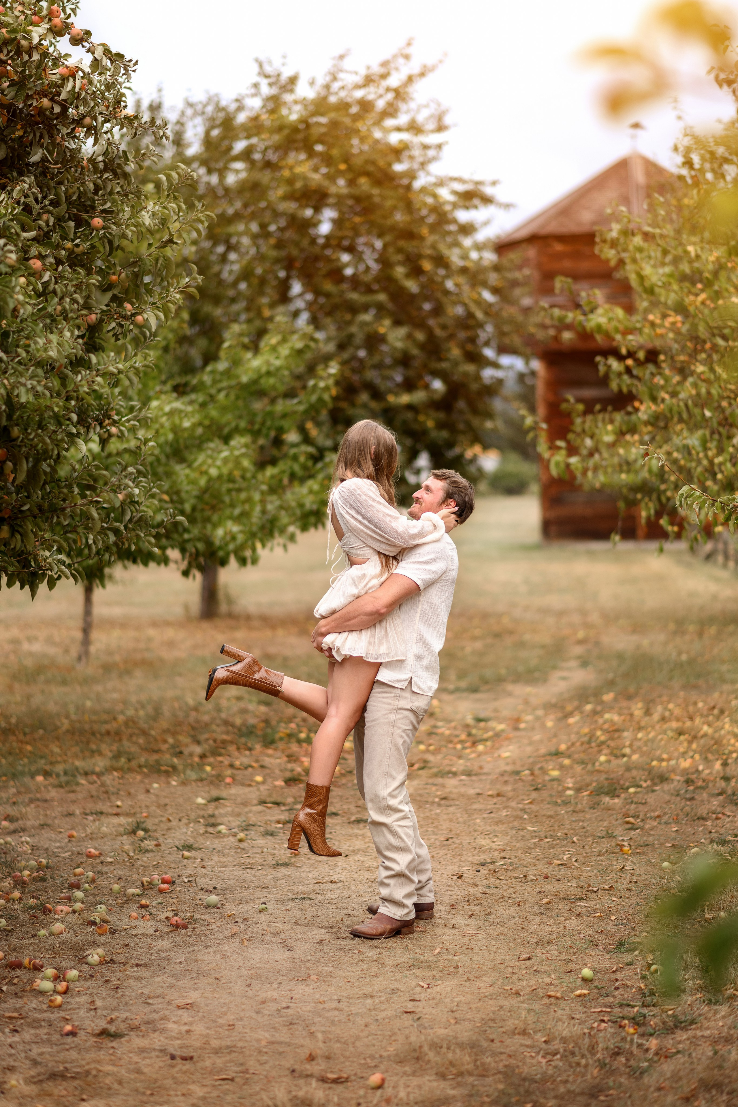 Romantic Couple Session Portland OR | Love Story. Alena Tau | Wedding & Family Photographer Vancouver WA and Portland OR