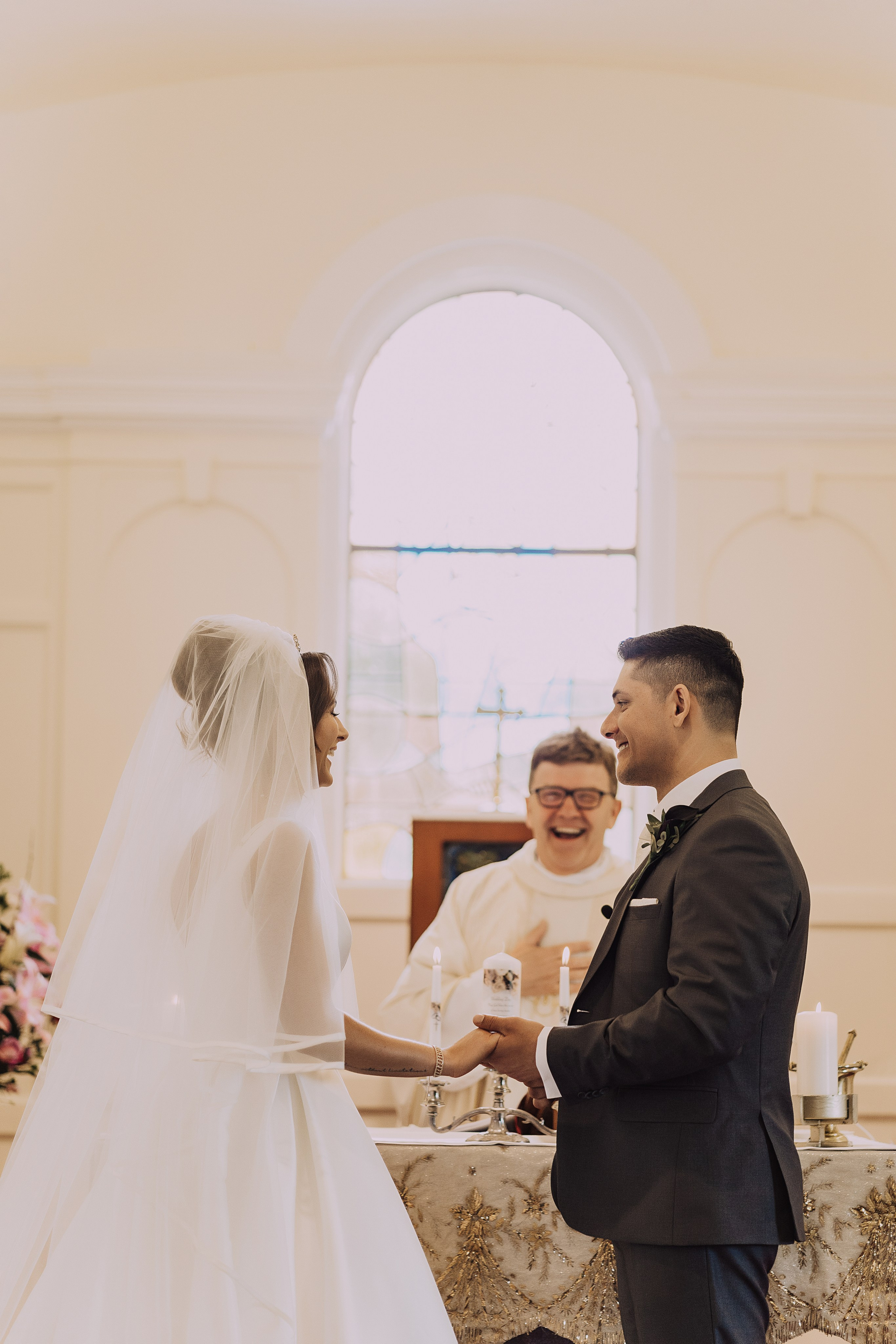 Megan & Oneias. Main