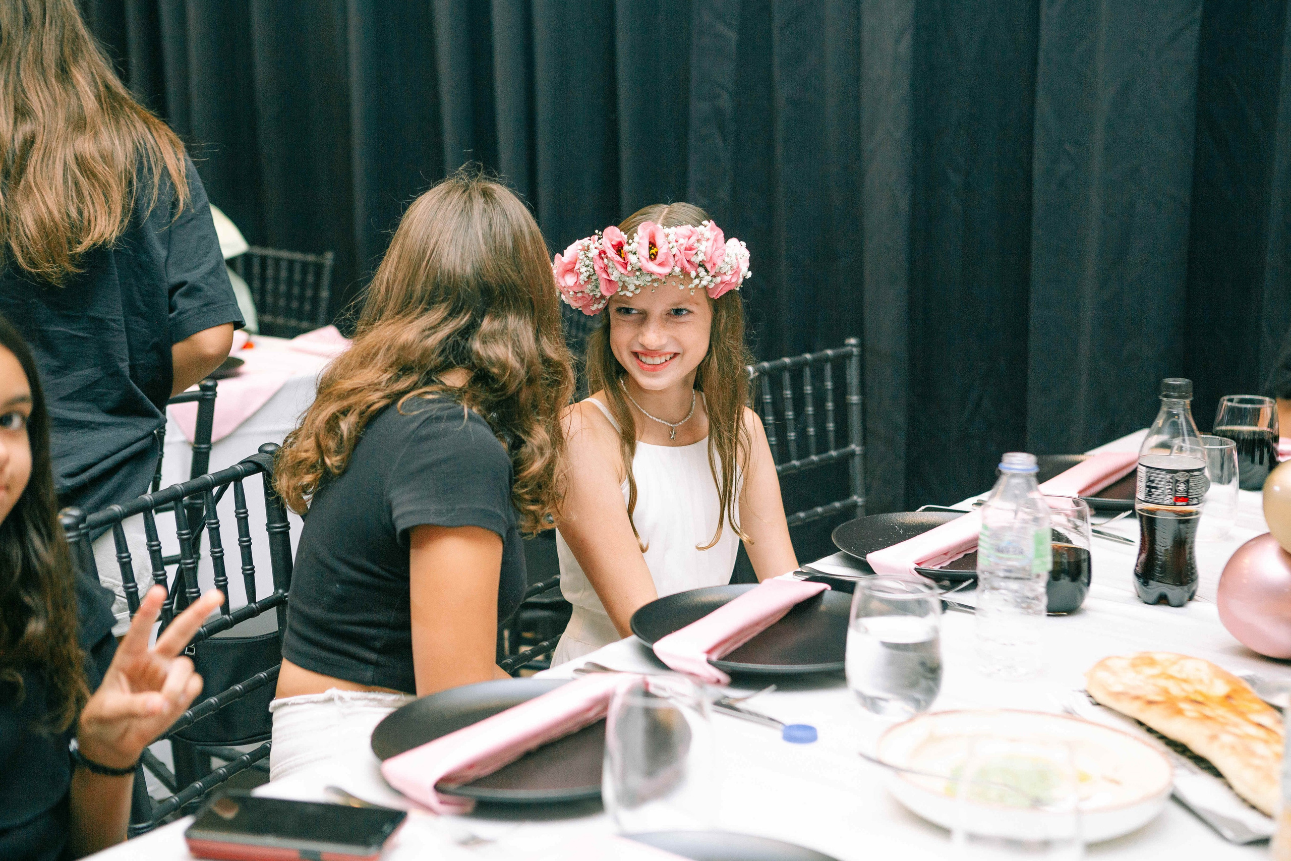 PARTY WITH FRIENDS. Https://shi-photo.com/