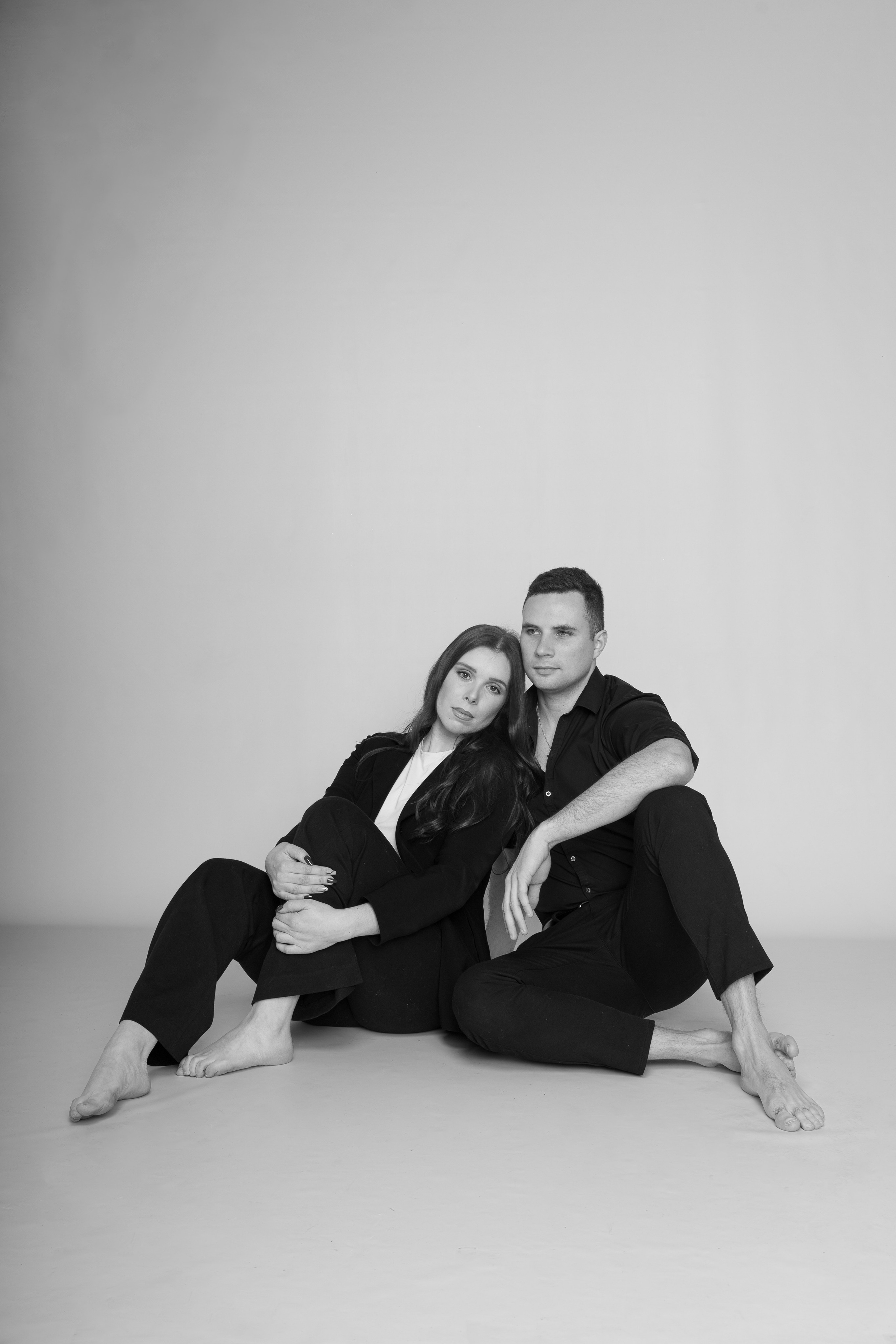 Photographe à Albi – séance photo romantique de couple en studio.