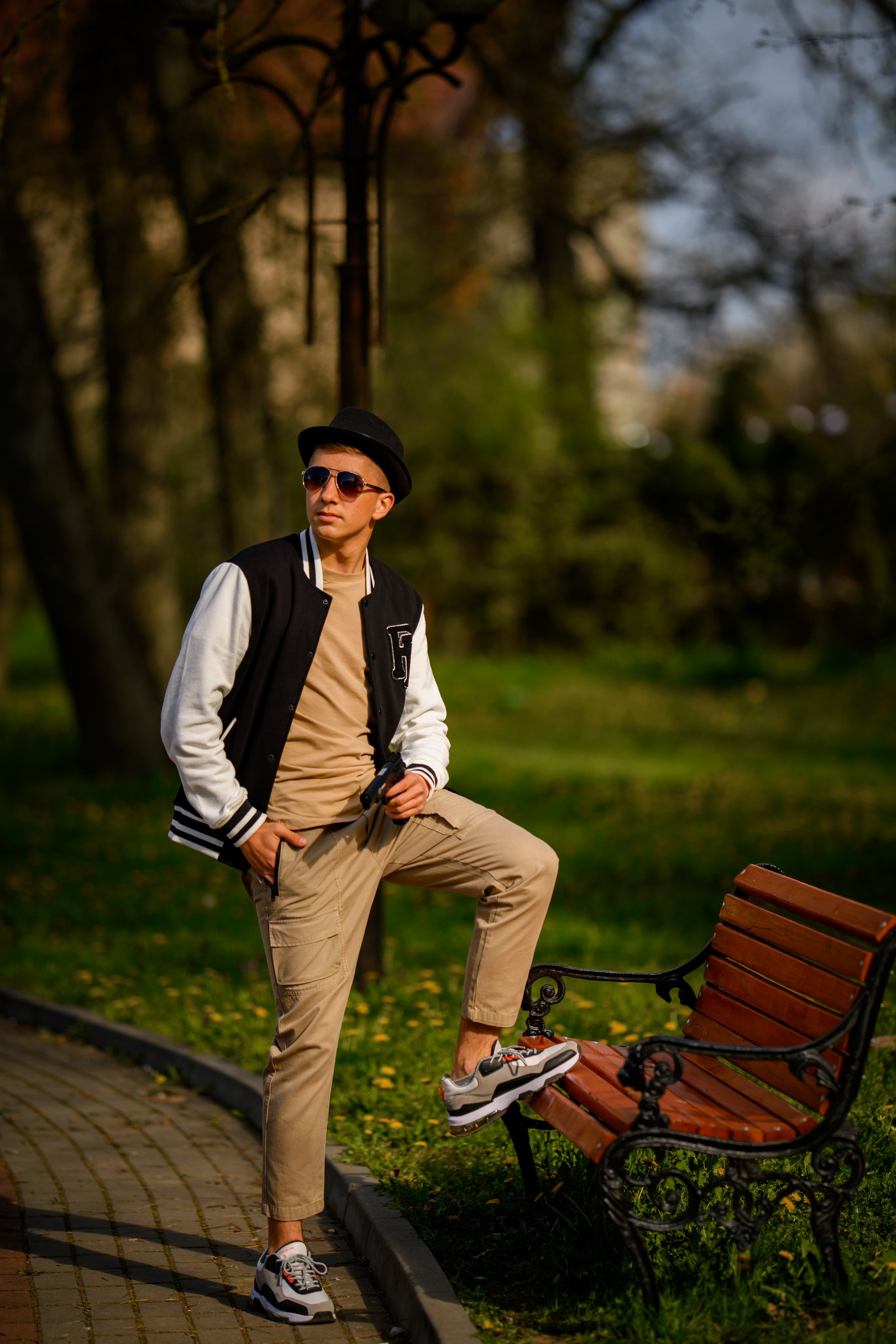 Domeniul Lupaș 200 lei/ toată clasa. Trendy Albums