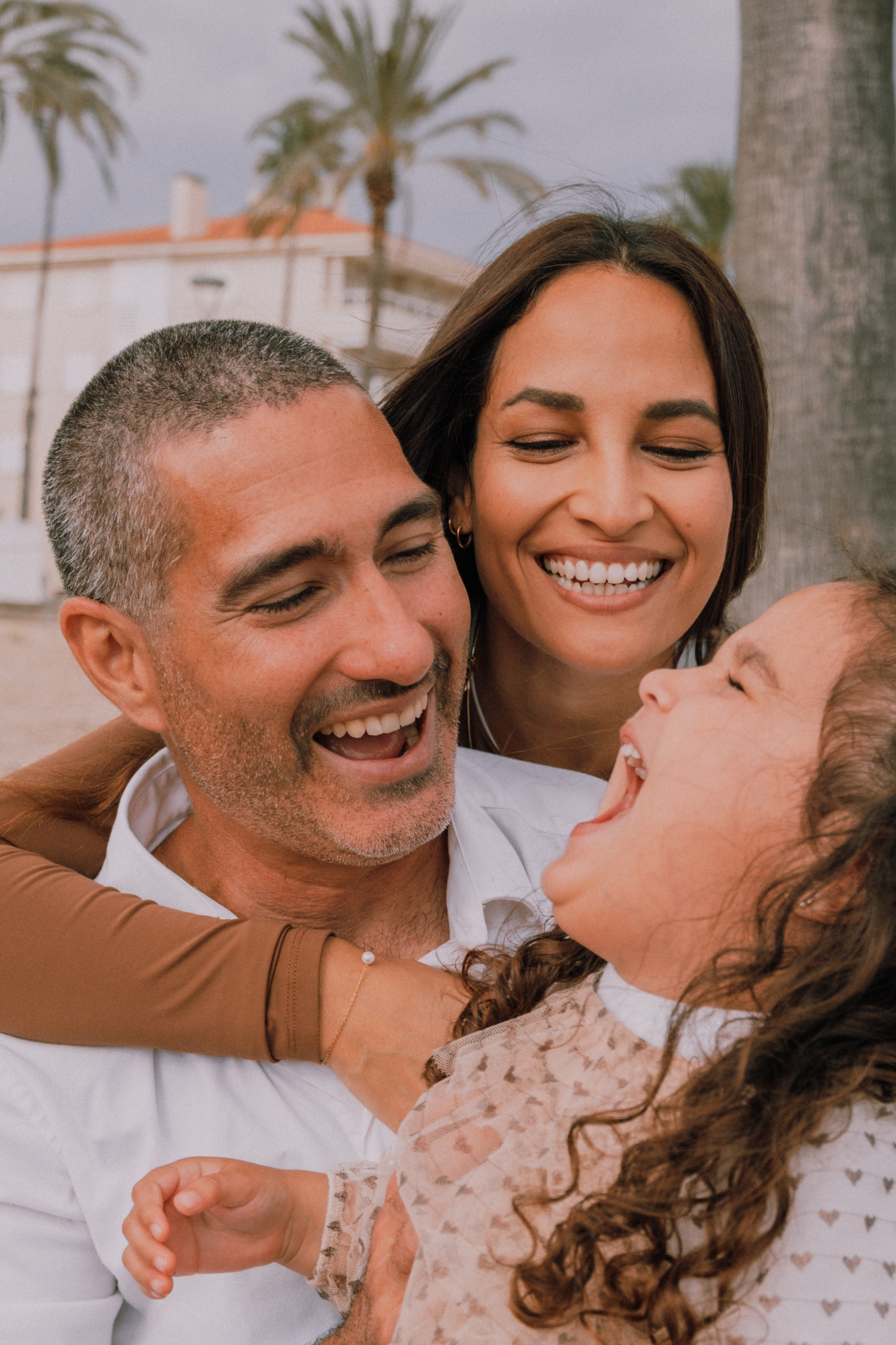 Sesión familiar en la playa. Fotografía profesional en Calafell - Elena Medvedeva