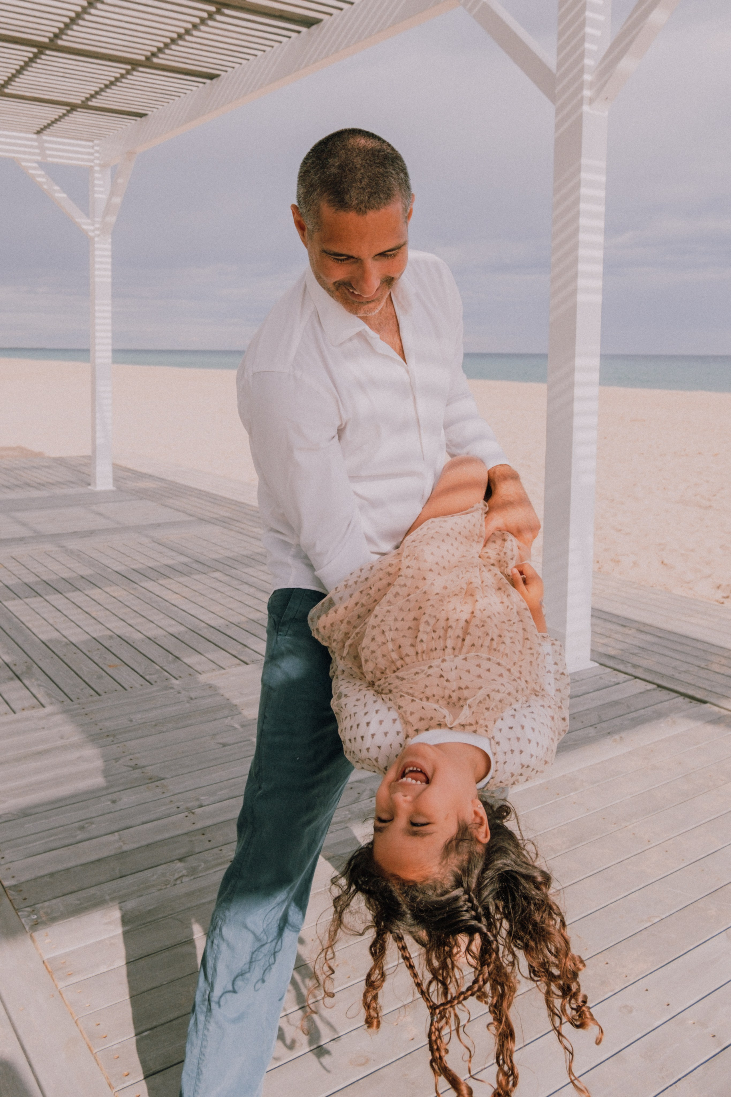 Sesión familiar en la playa. Fotografía profesional en Calafell - Elena Medvedeva
