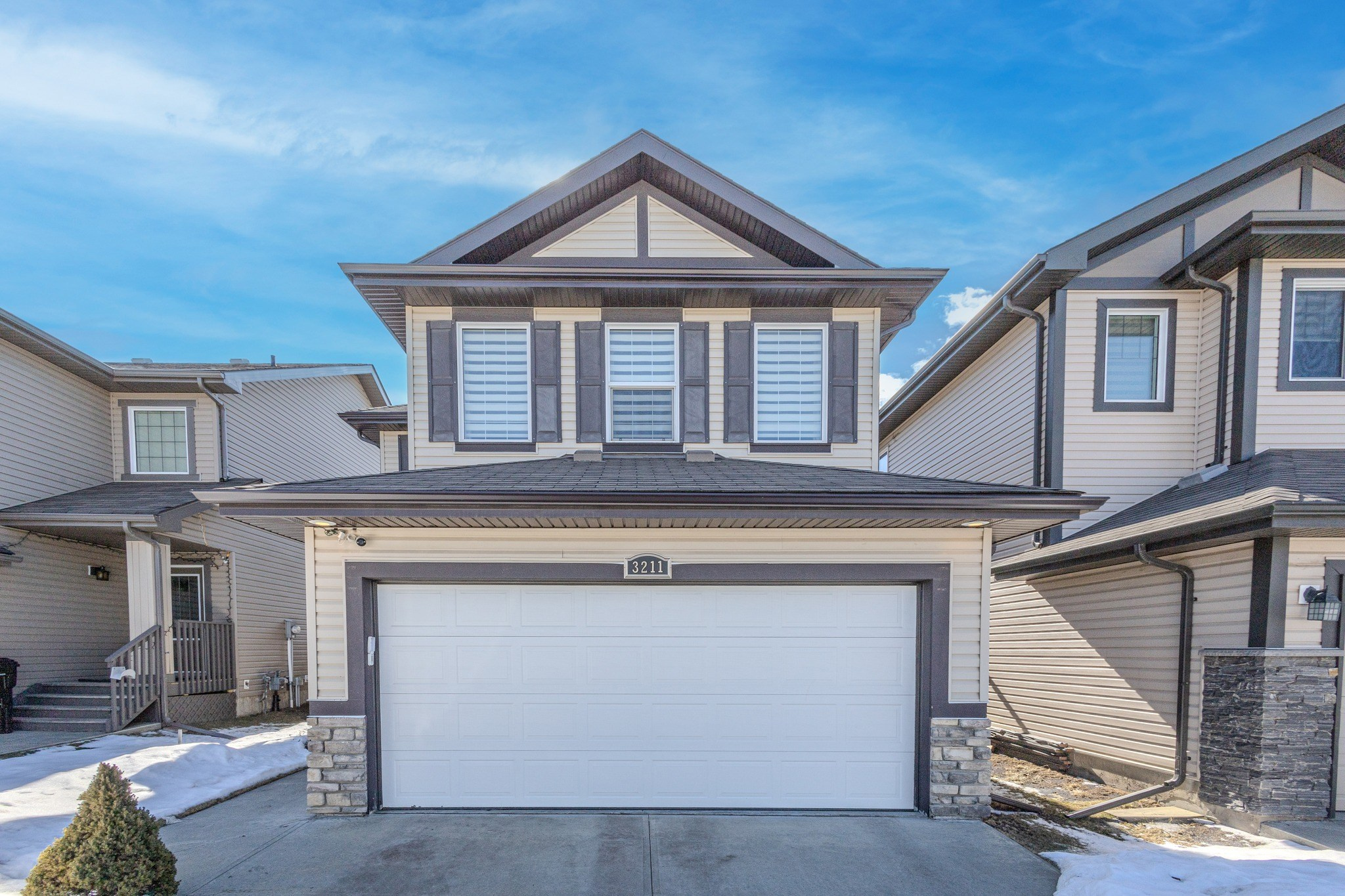 REAL ESTATE & COMMERCIAL PHOTOGRAPHY — EDMONTON. Prived Creation