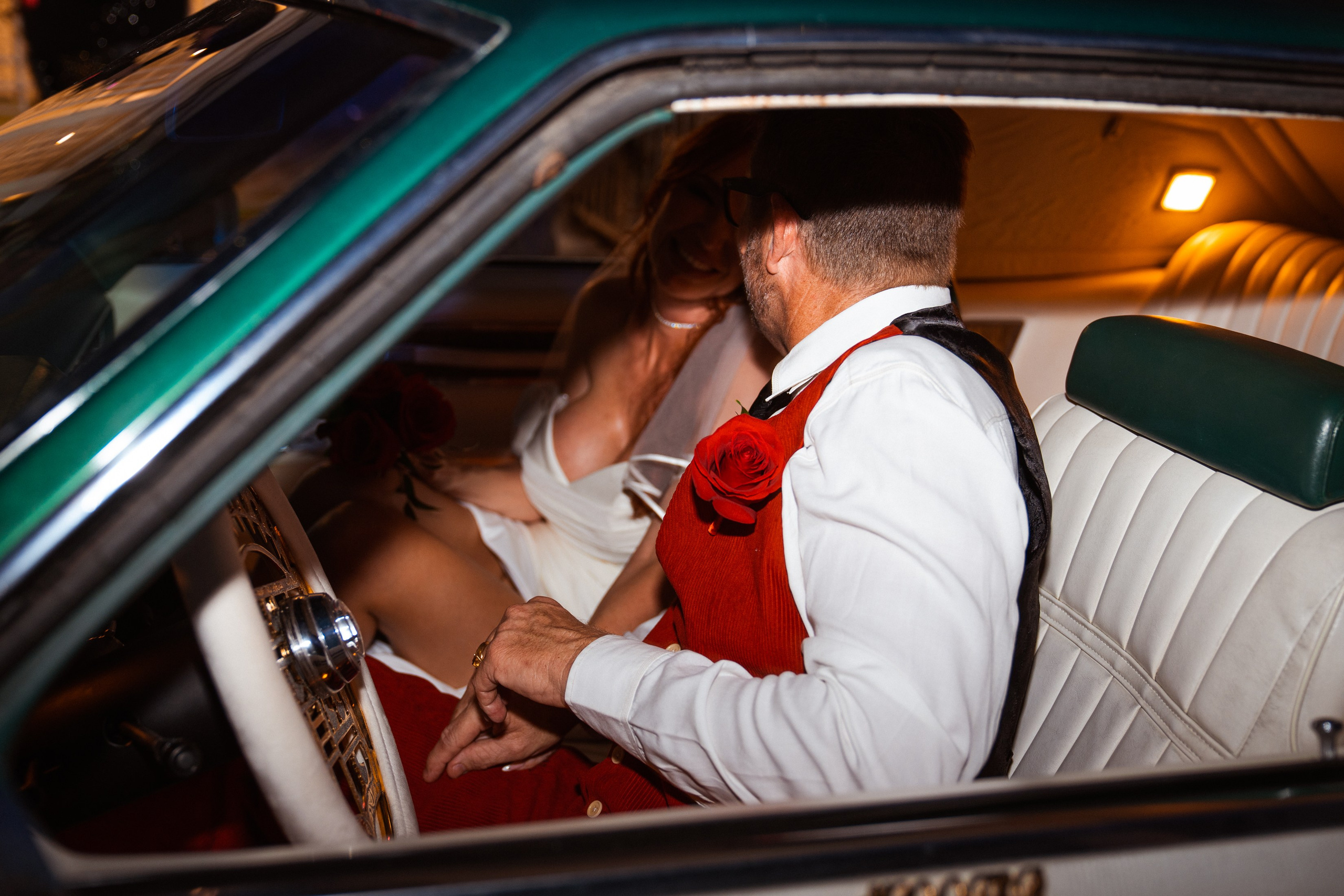 Rebecca&Todd. Wedding & elopement photographer Viktoriya Kravtsov. Las Vegas