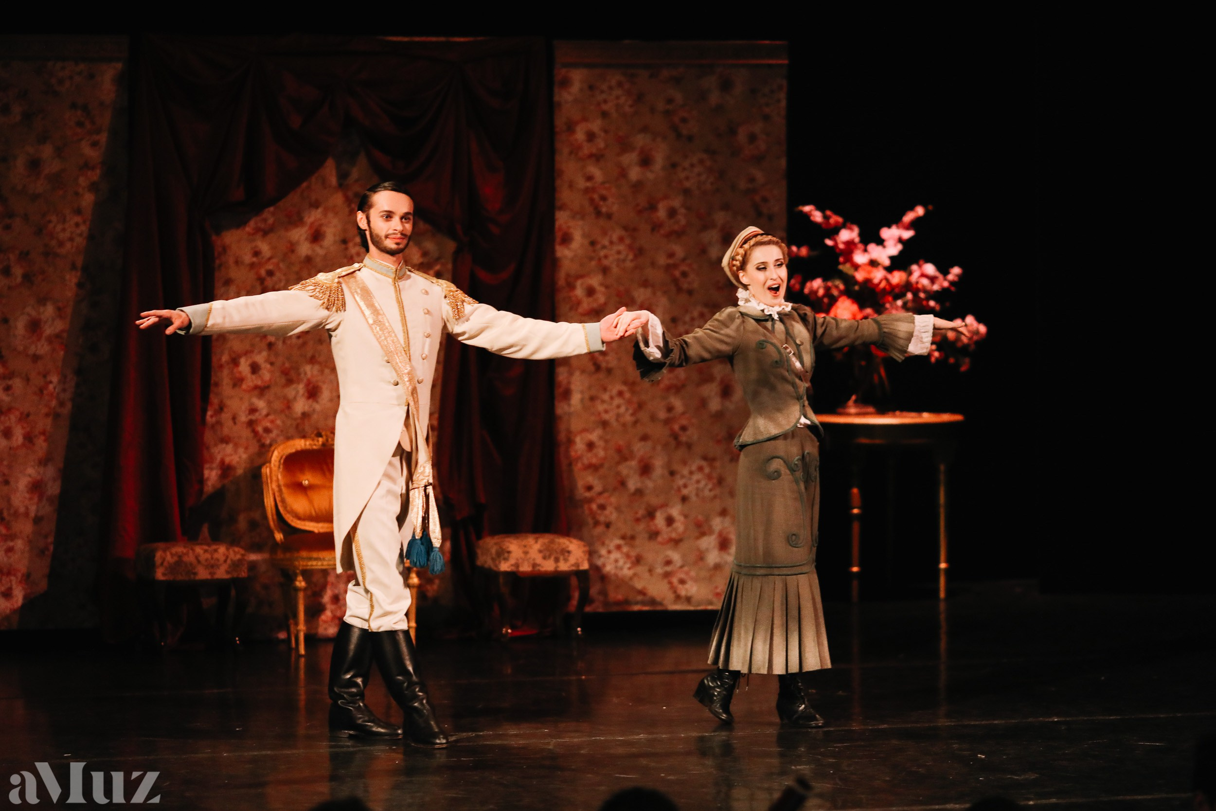 Opera Łąkowa. Fotograf Ślubny Warszawa - Sesje Biznesowe Rodzinne Eventy