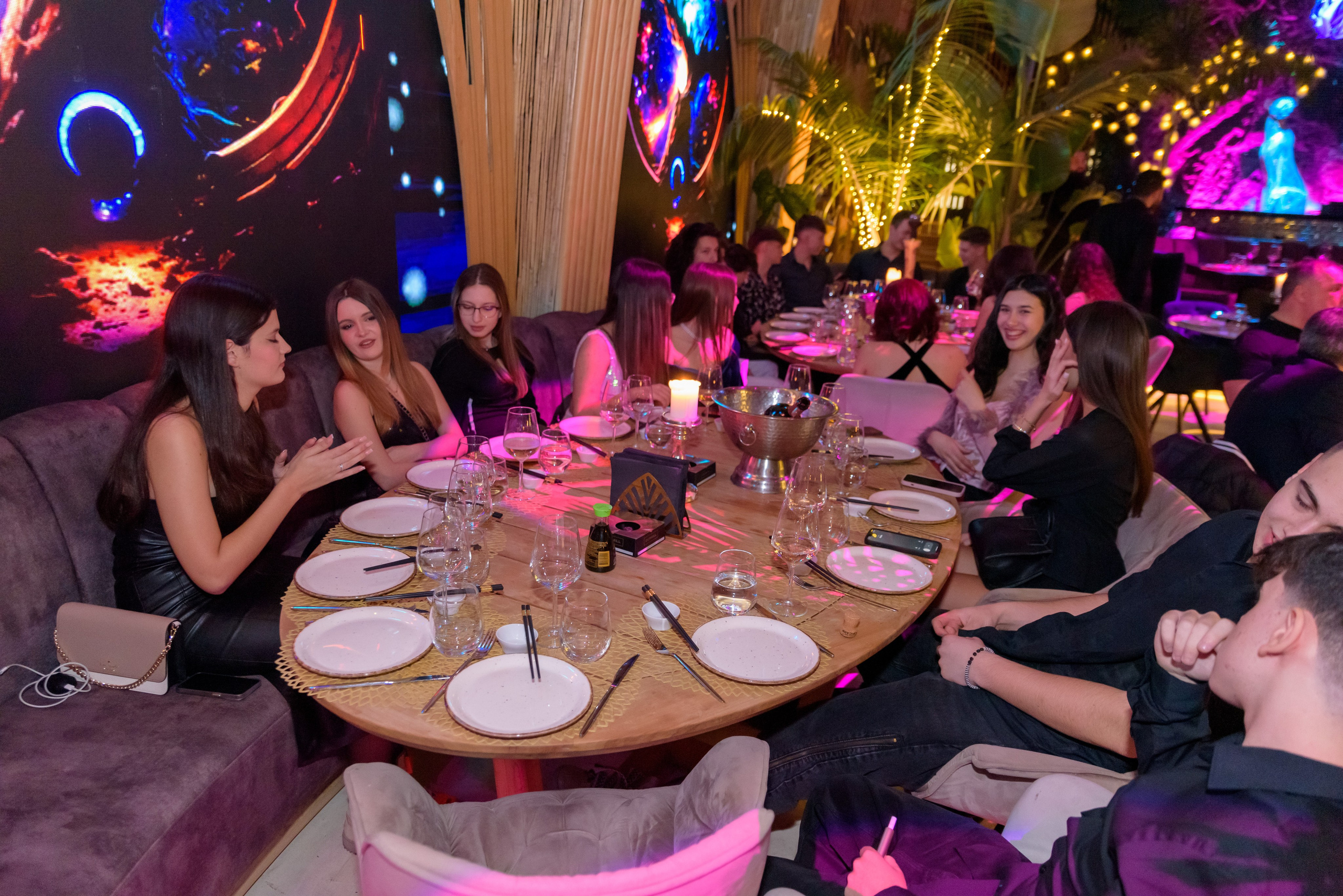 Coming of age photographer, birthday photographer, party photographer, corporate photographer, children's photographer, professional Bucharest photographer, club photographer, private peterceri photographer, bairam photographer, gymnasium photographer, graduation photographer, university graduation, 4th grade graduation, 8th grade graduation a, photos at the end of the school year