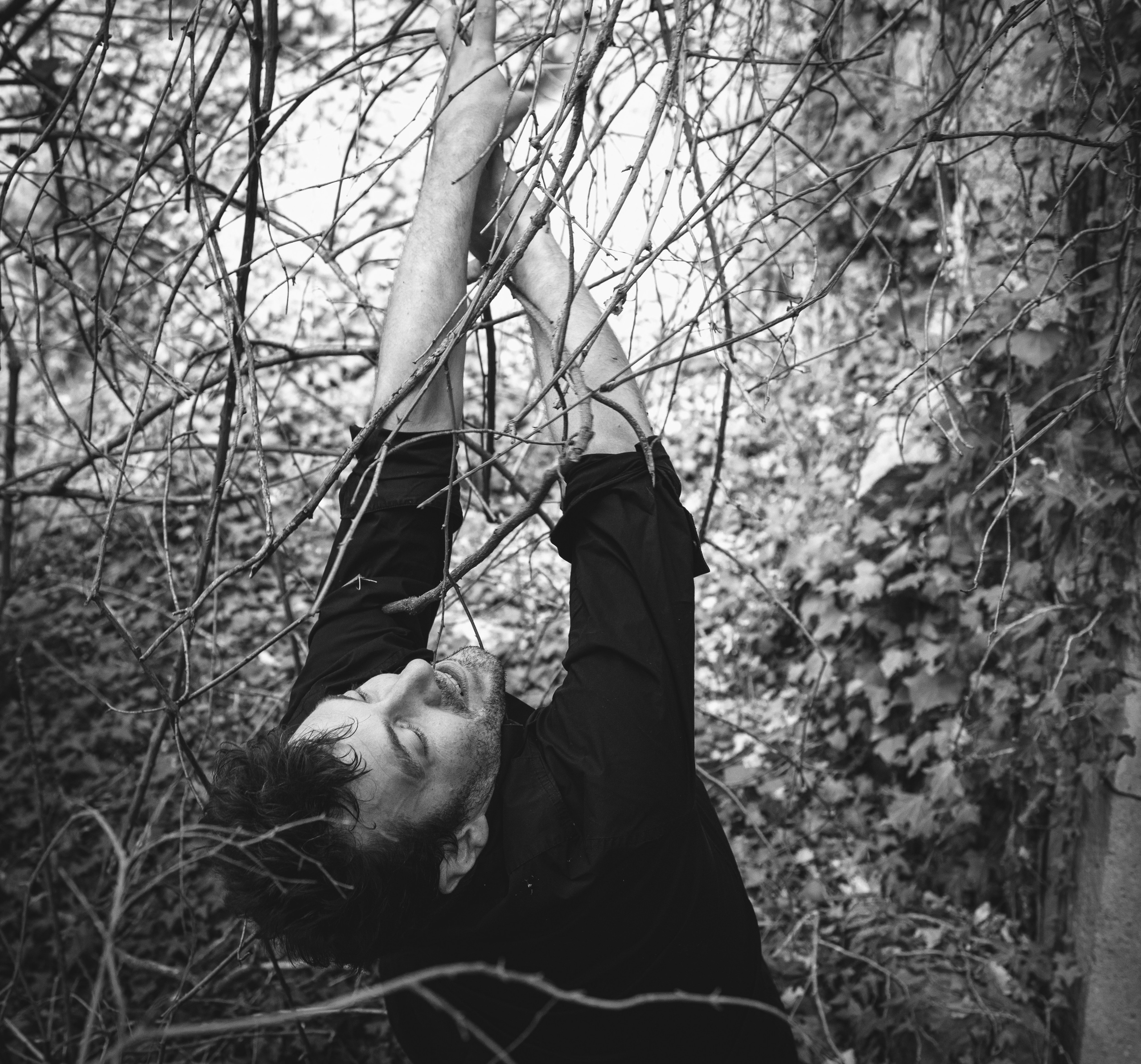 Portrait du portfolio d’un acteur Avignon Provence France. Histoires d’amour, séances photos de famille et de mariage en France