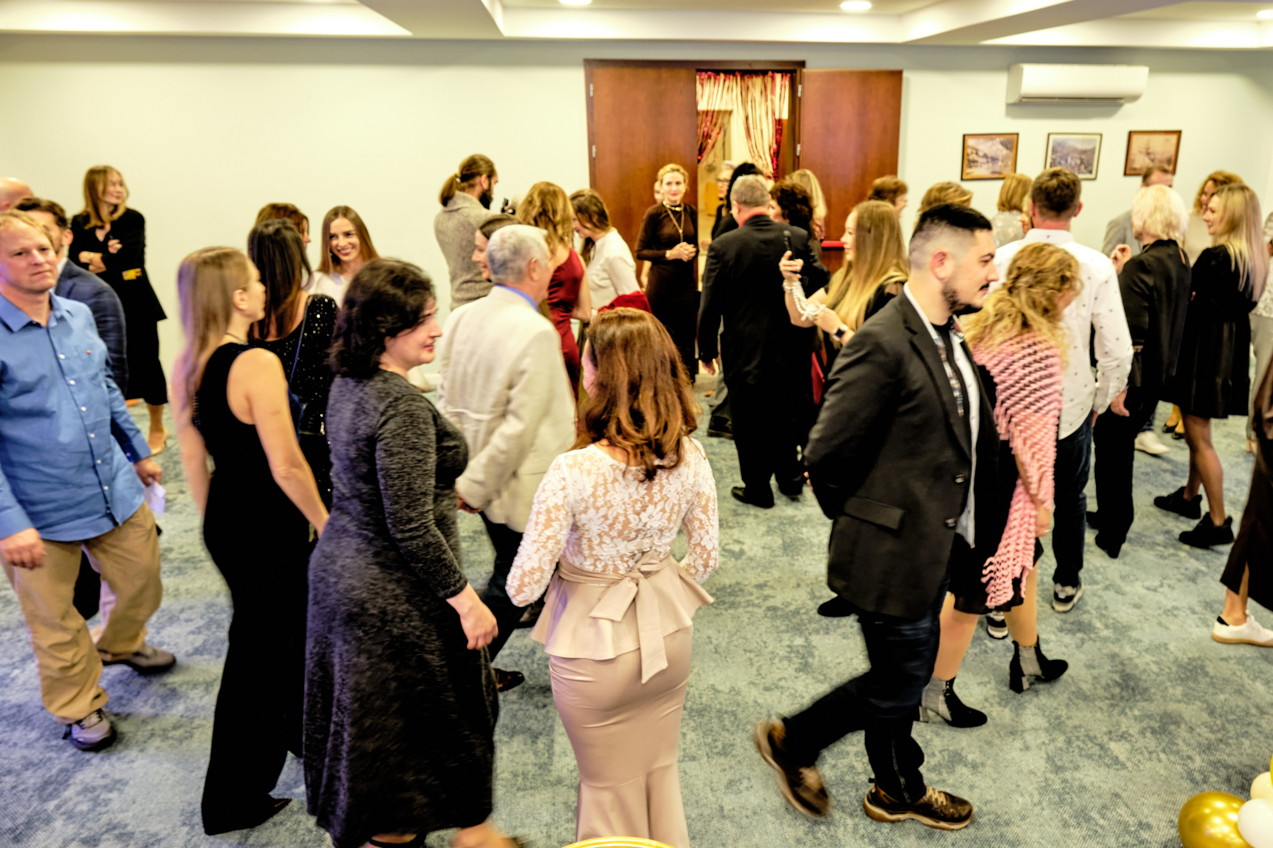 Фоторепортаж з благодійного Новорічного балу у Чорногорії. Портретний фотограф Альона Новгородцева