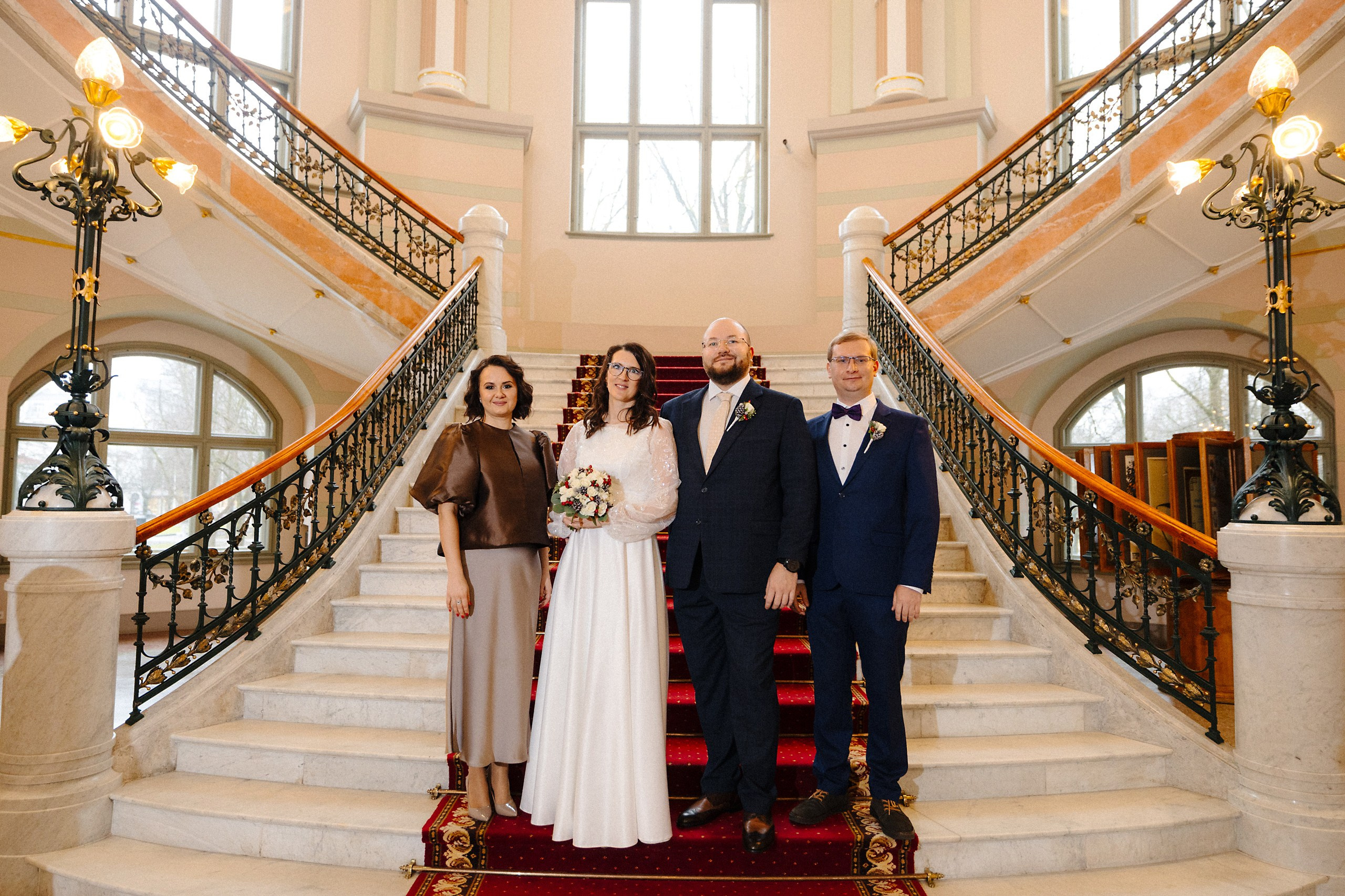 Зимняя свадебная фотосессия в музее искусств. Евгений Тимофеев | Свадебный и контент-фотограф и видеограф в Риге