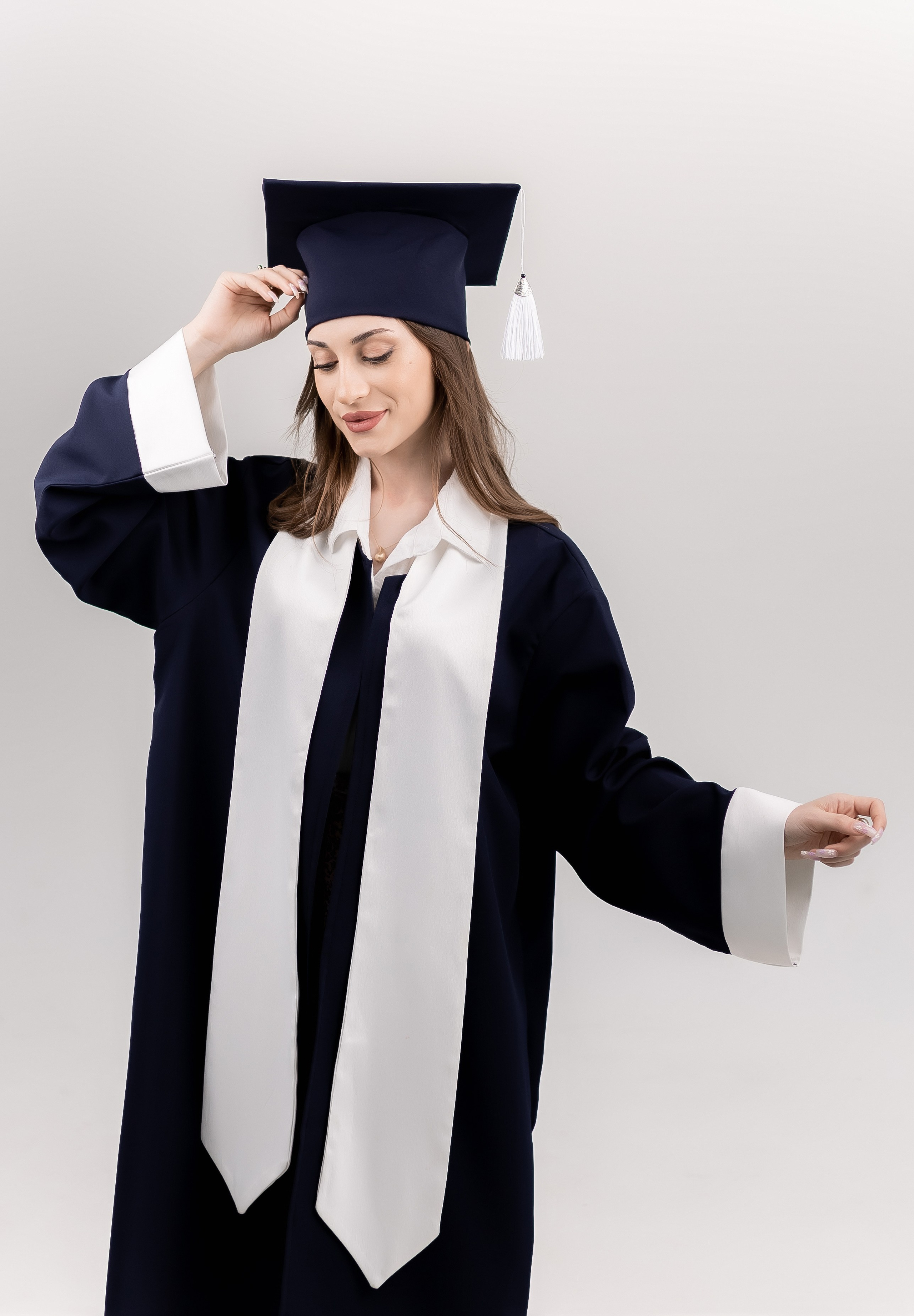 Göy Tək Xətt. Məzun geyimləri və akssesuarları