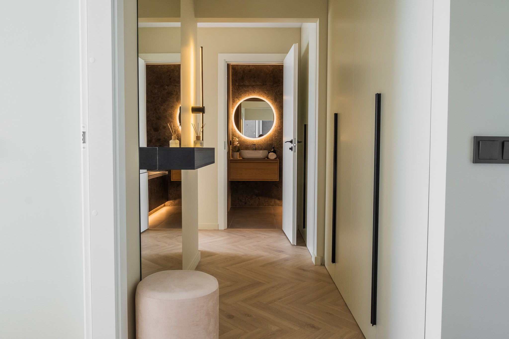 2-room apartment. LOHA VISUALS — AUTOMOTIVE PHOTOGRAPHY