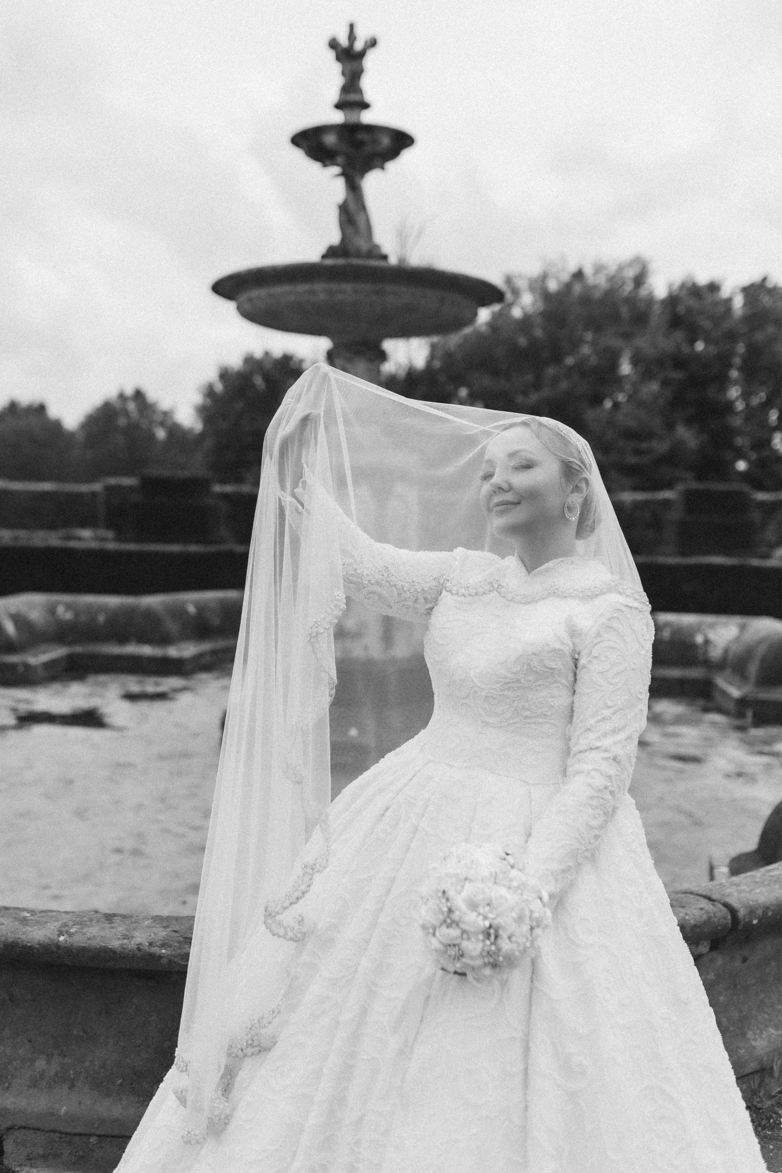 Love in the Garden. Wedding and Portrait Photographer Evie Moon