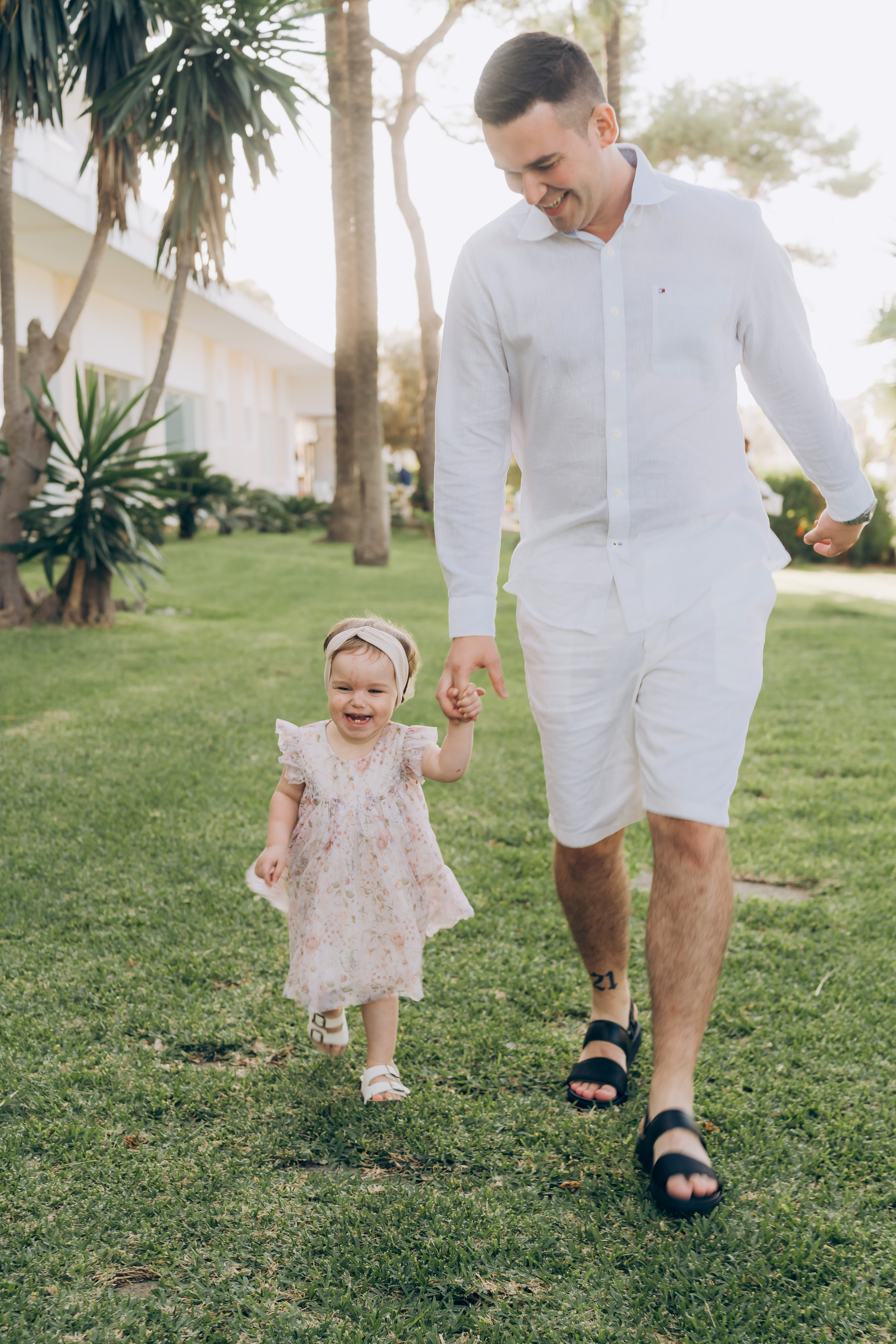 Sophisticated Tanya with her daughter and husband. Фотограф у Пальма де Майорка