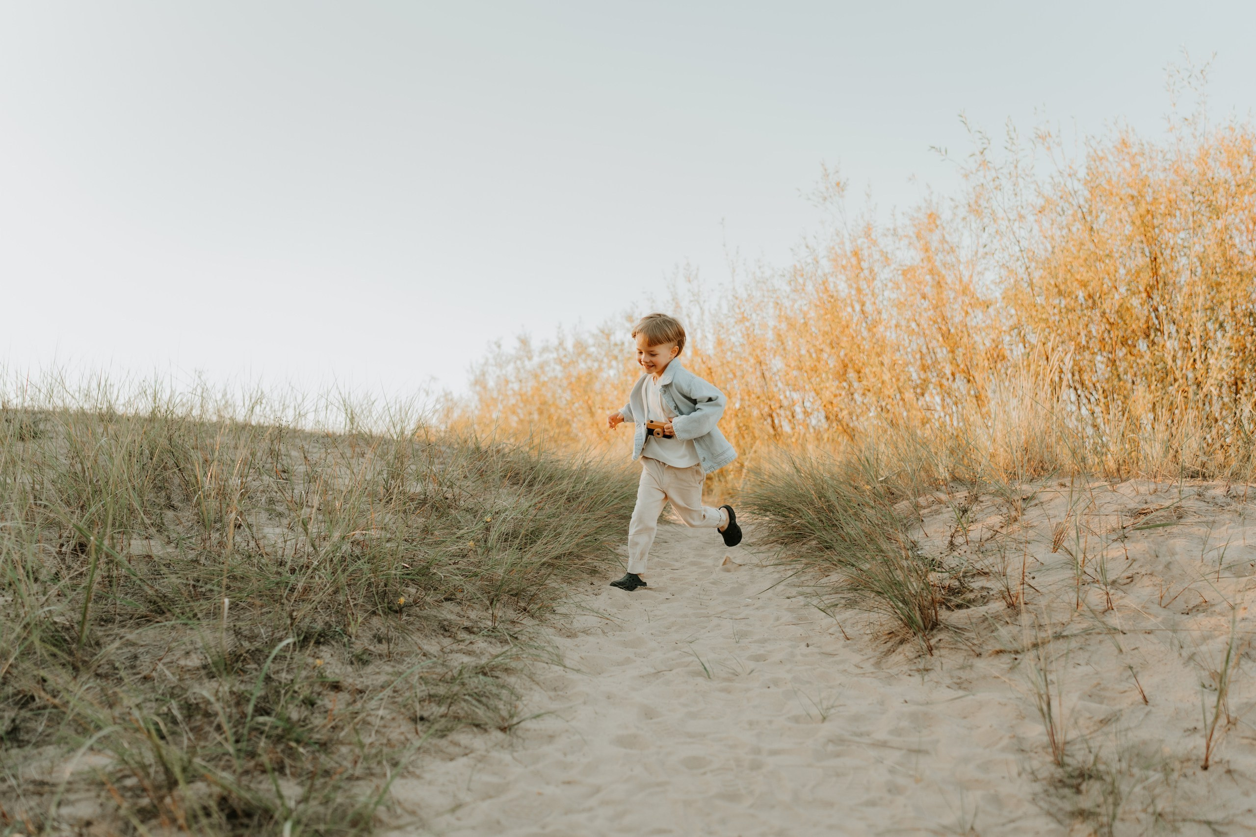 FAMILY IN AUTUMN SUN. Dagneshi Photography