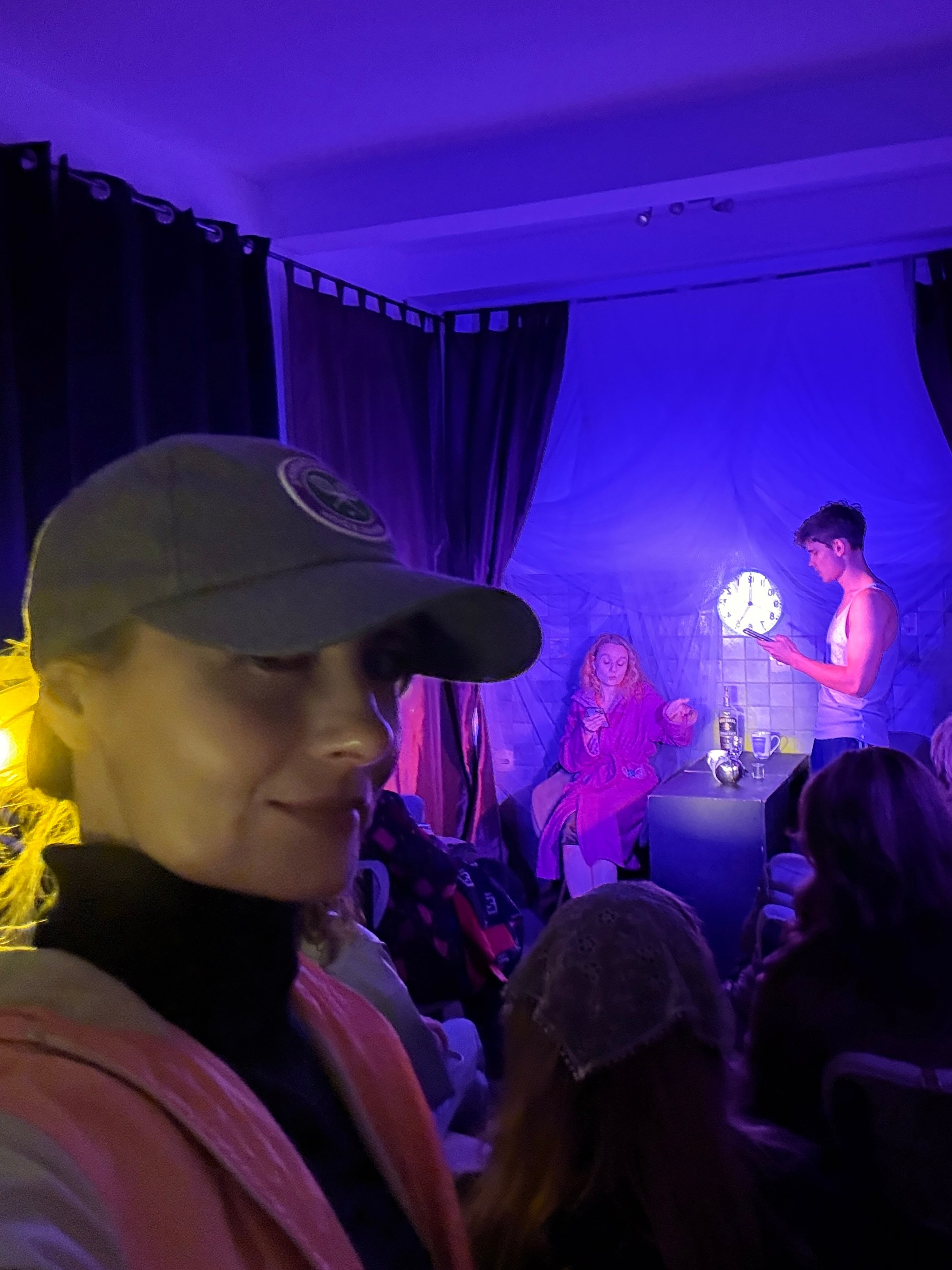 Фоторепортаж вистави у Будві. Портретний фотограф Альона Новгородцева