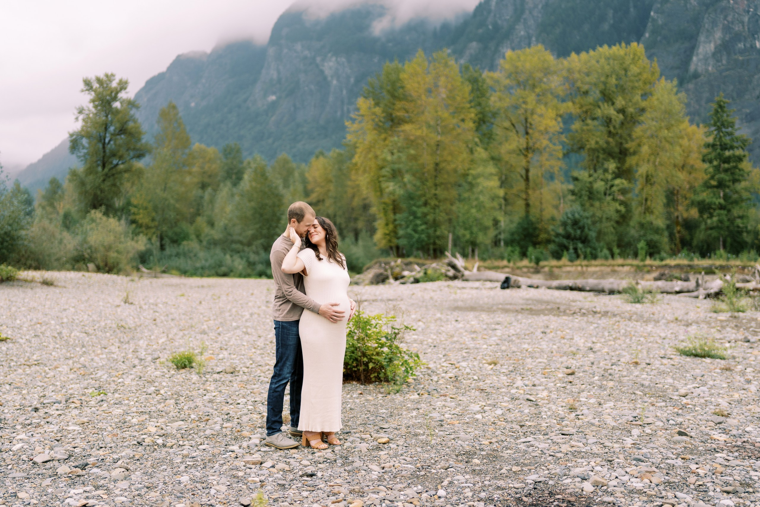 Maternity photoshoot. October 2024. North Bend, Washington. EVAN ARISTOV WEDDING PHOTOGRAPHY — Seattle Wedding Photographer