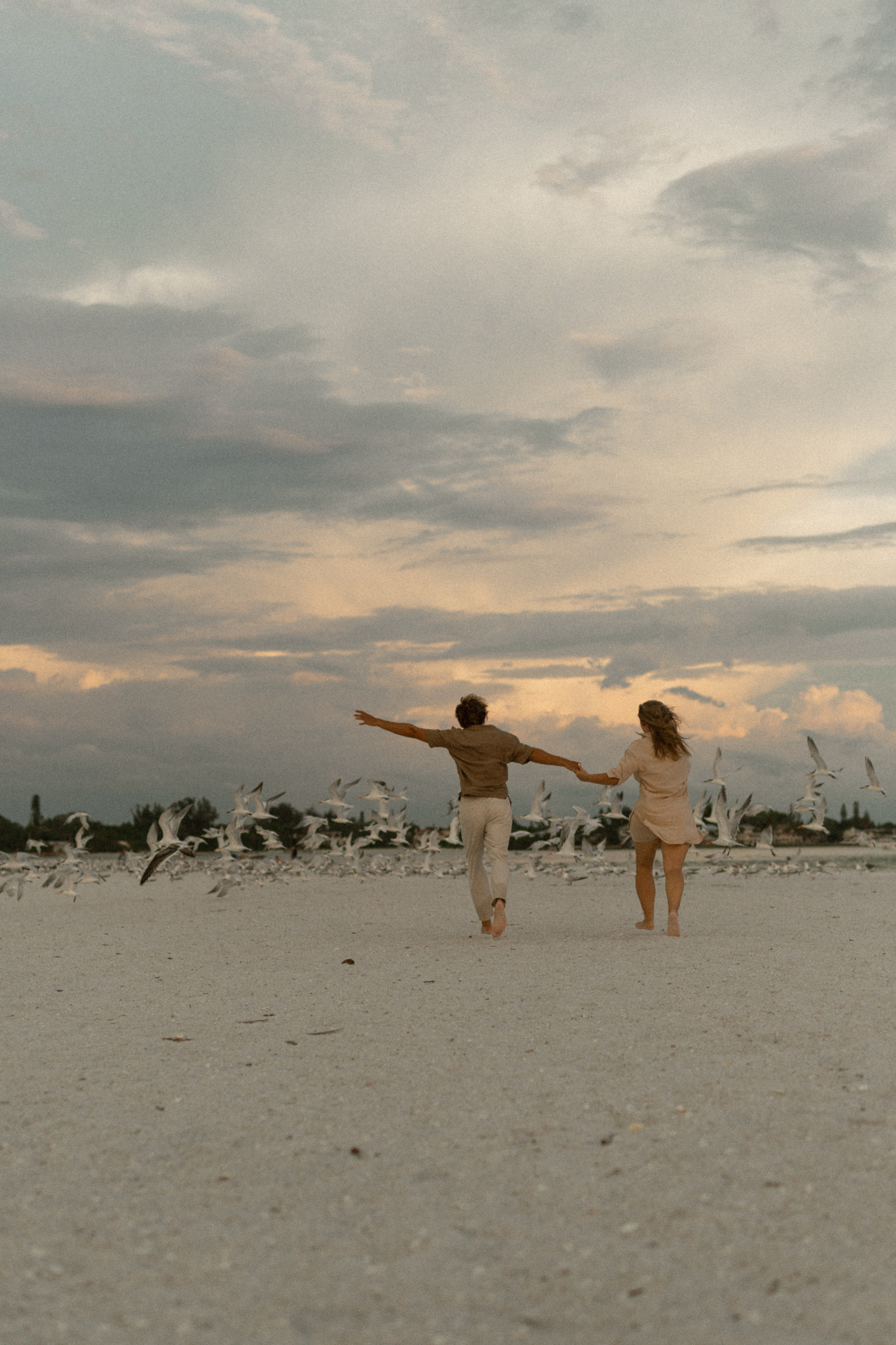 Olya & Misha. Ocean. Photographer Vladmir Gladkov