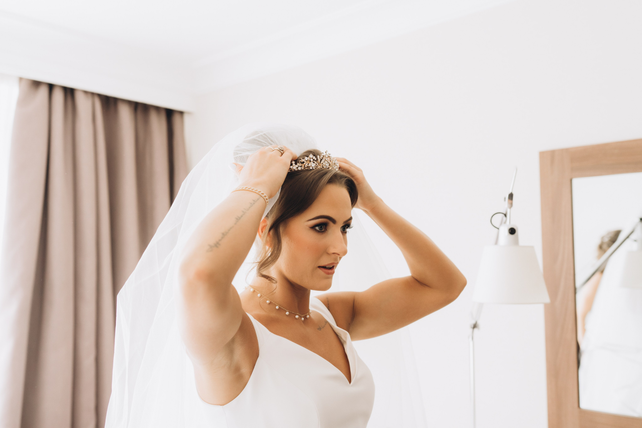 Megan & Oneias. Main