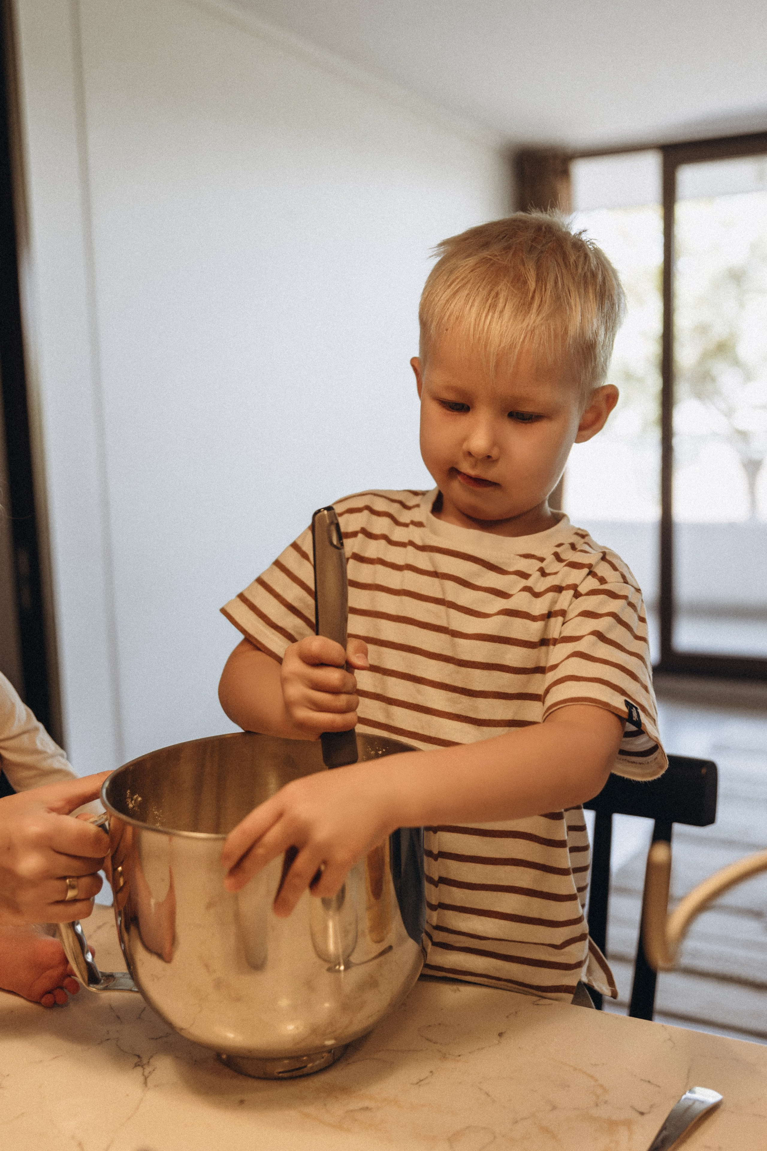 Lifestyle Family Photoshoot at Home — Cozy & Authentic Moments. Photographer in Santiago, Chile Anna Almazova