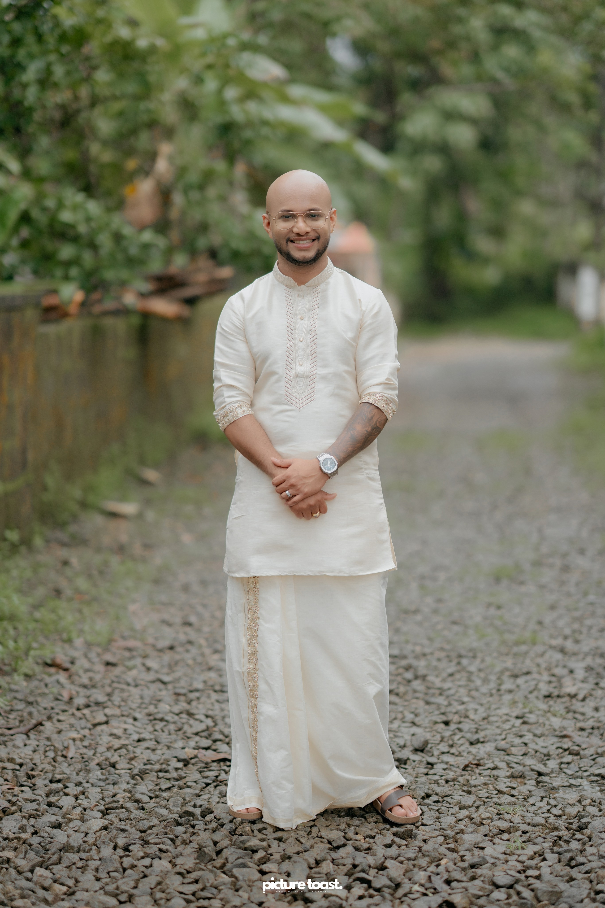 Traditional Kerala Hindu Wedding Ft. Anusree & Vishnu. Fine art Wedding Photographers in India & Canada