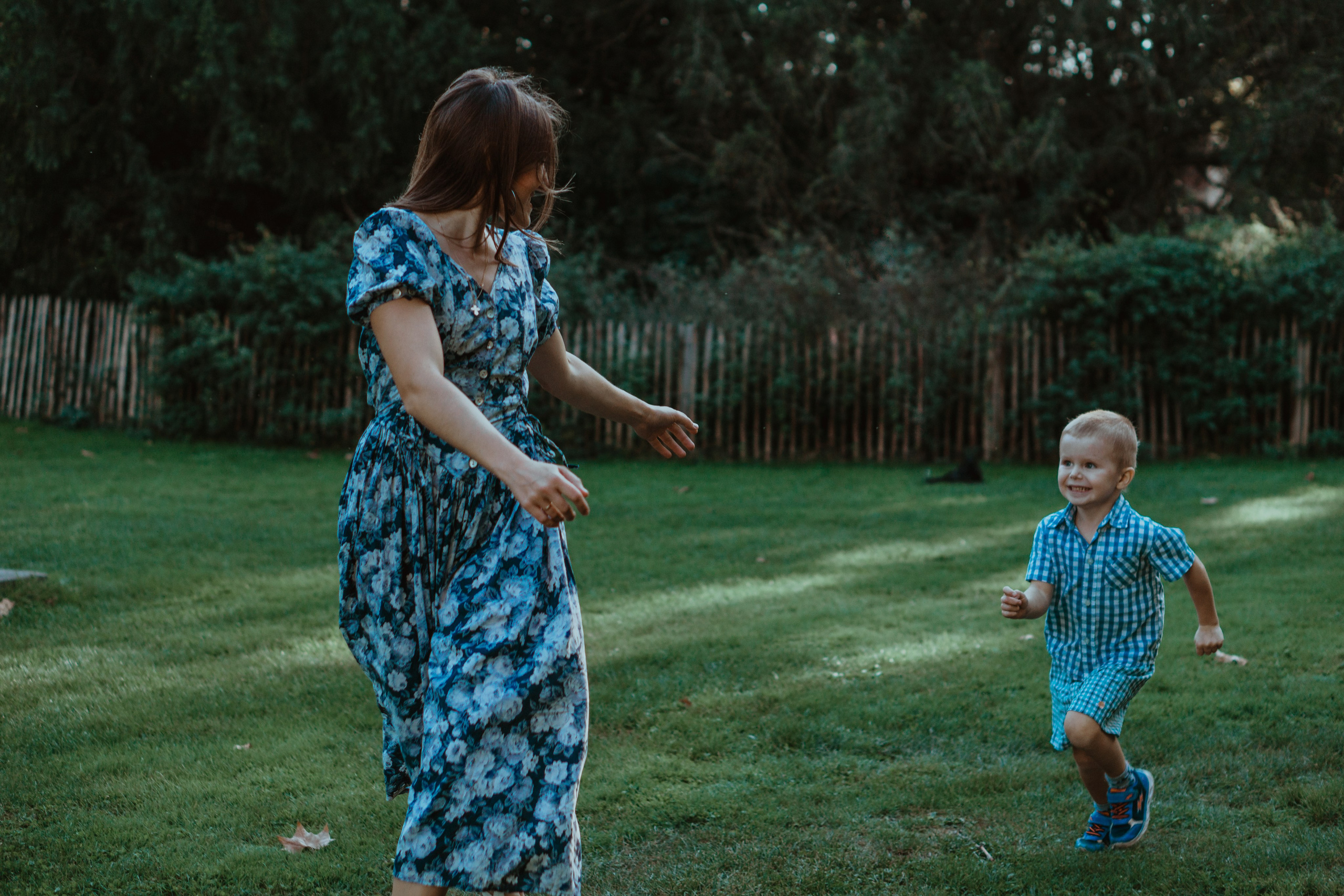 Little Kolya know how to have fun ;). Family photographer Aargau Zurich