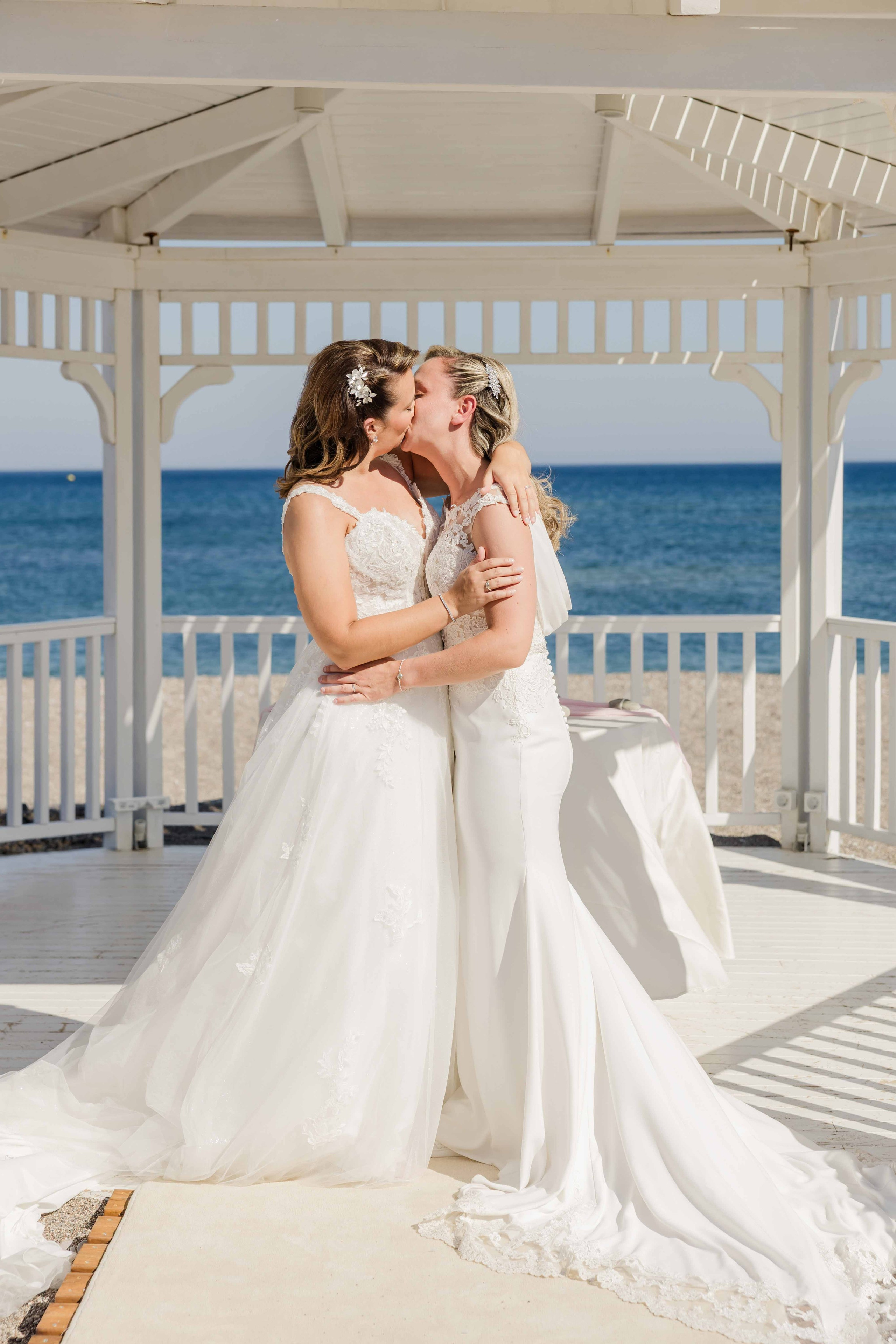 | Carly & Eimer |. Photography in Rhodes