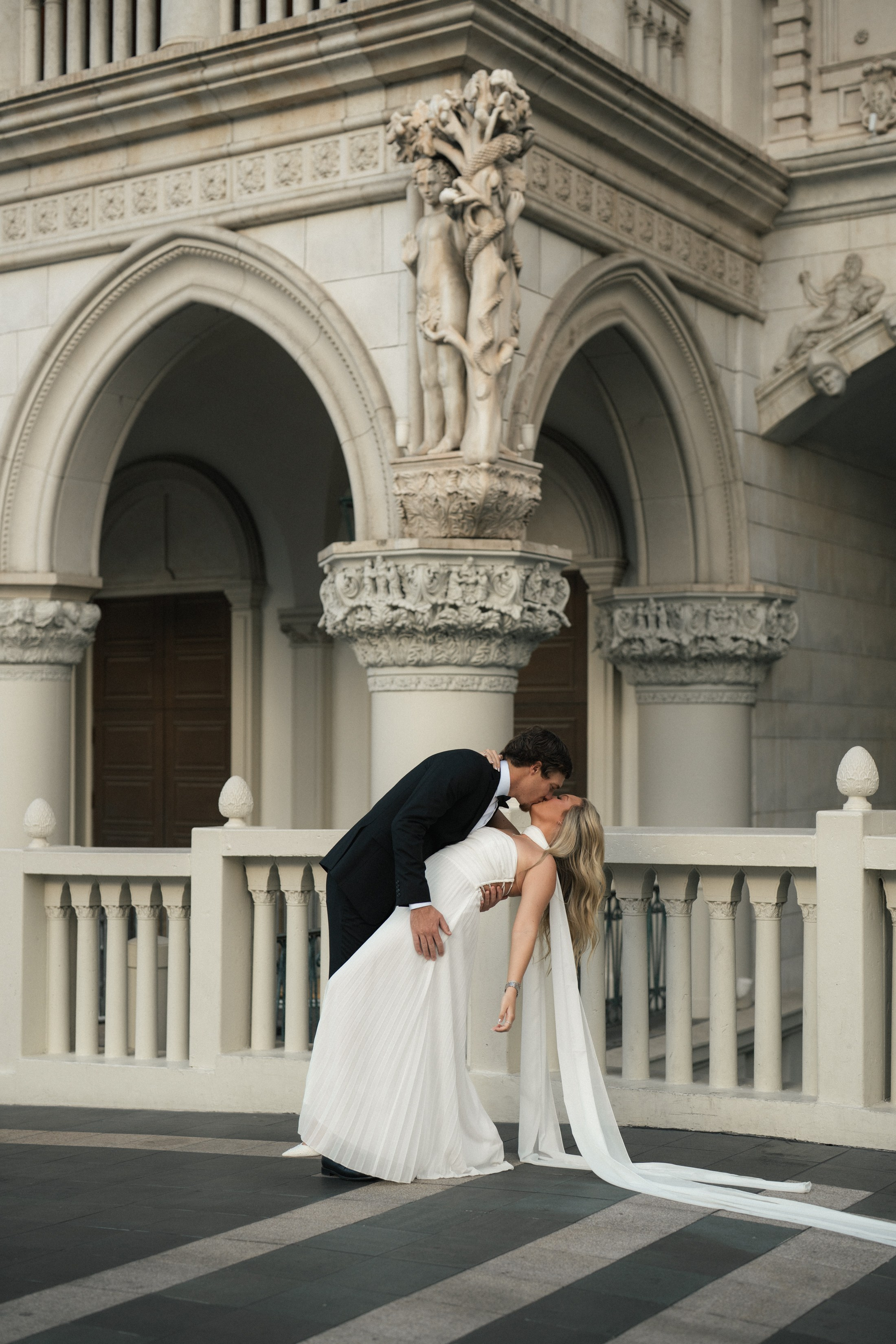 T&B. Wedding & elopement photographer Viktoriya Kravtsov. Las Vegas