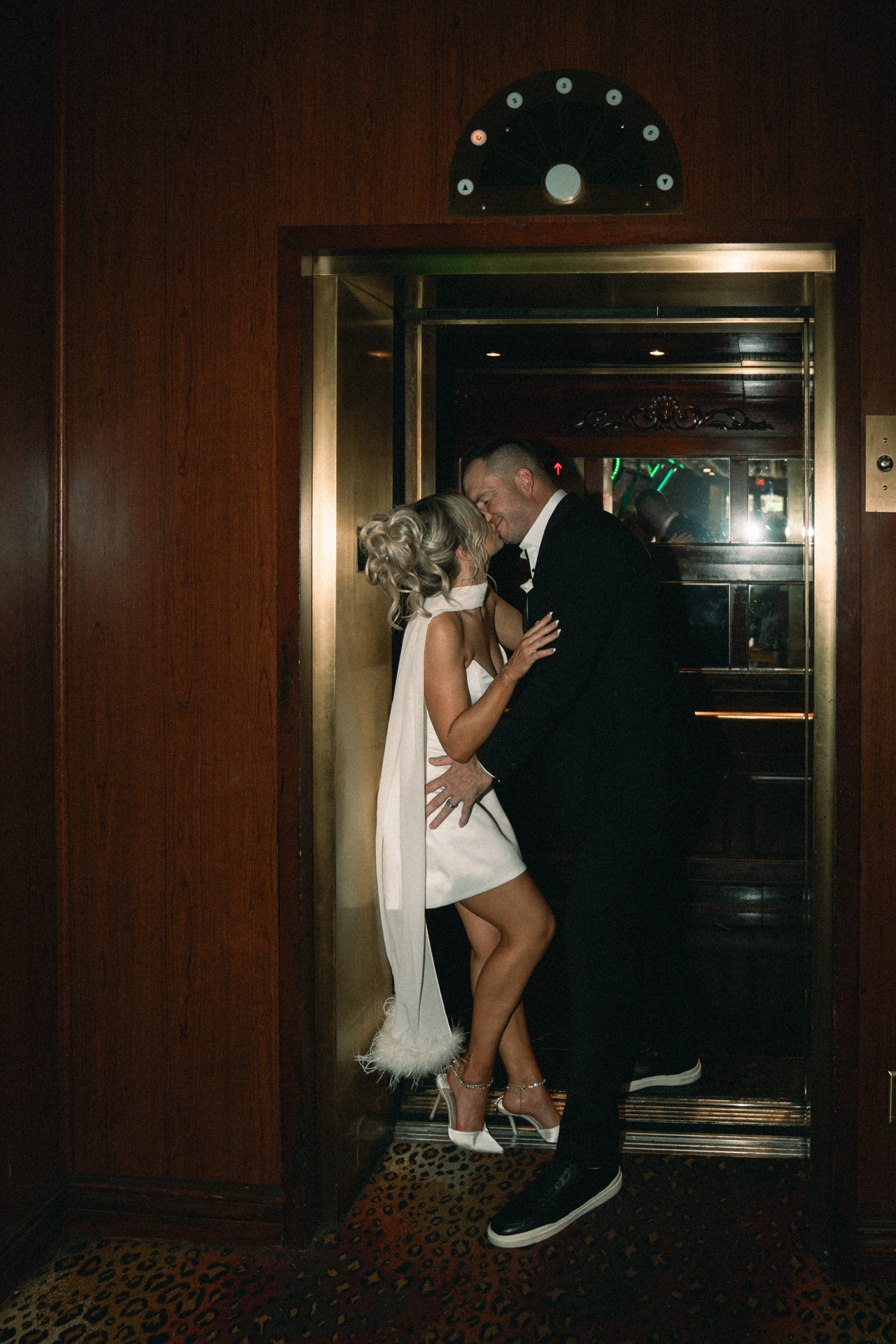 R&B. Wedding & elopement photographer Viktoriya Kravtsov. Las Vegas