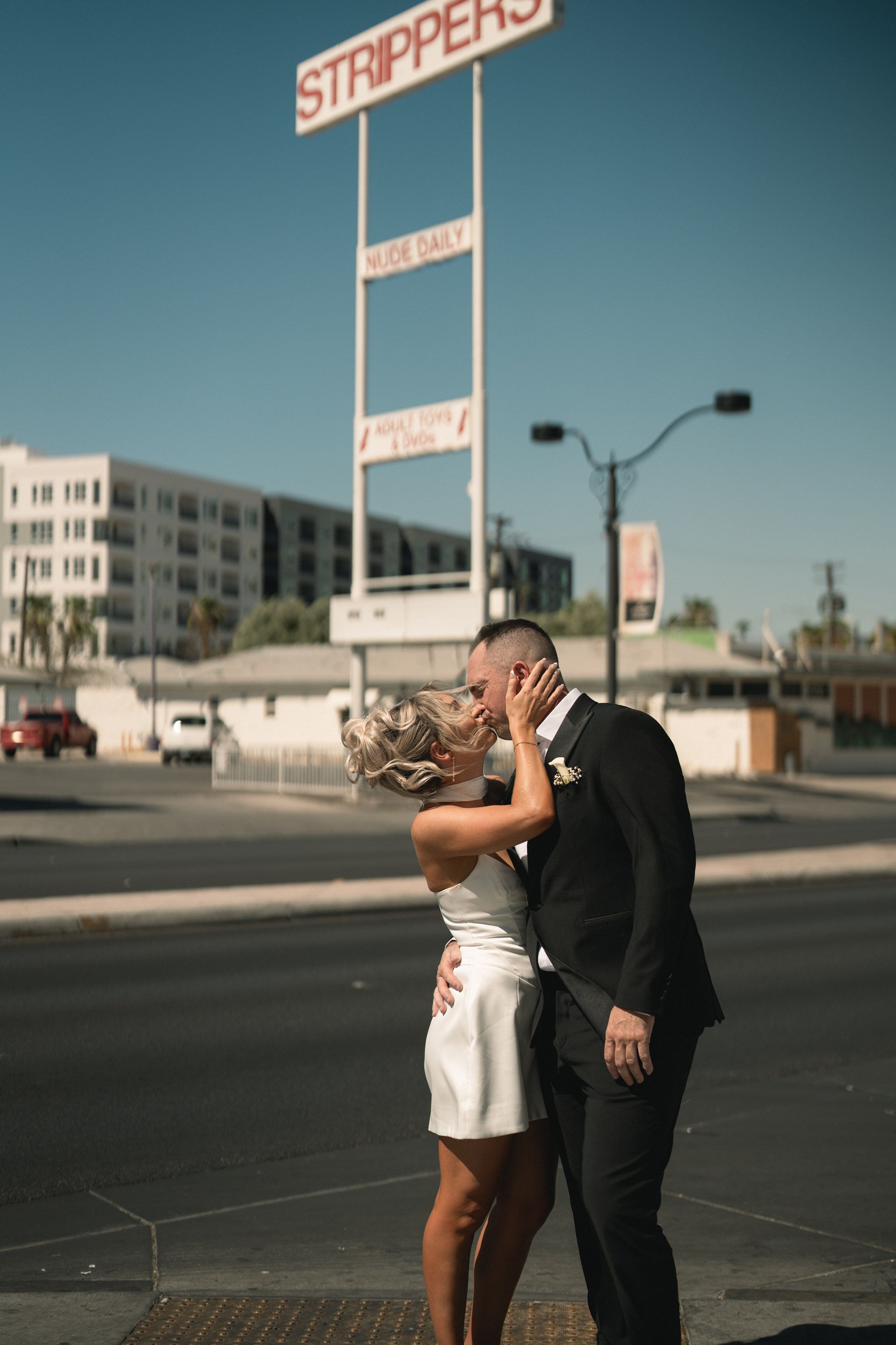 R&B. Wedding & elopement photographer Viktoriya Kravtsov. Las Vegas