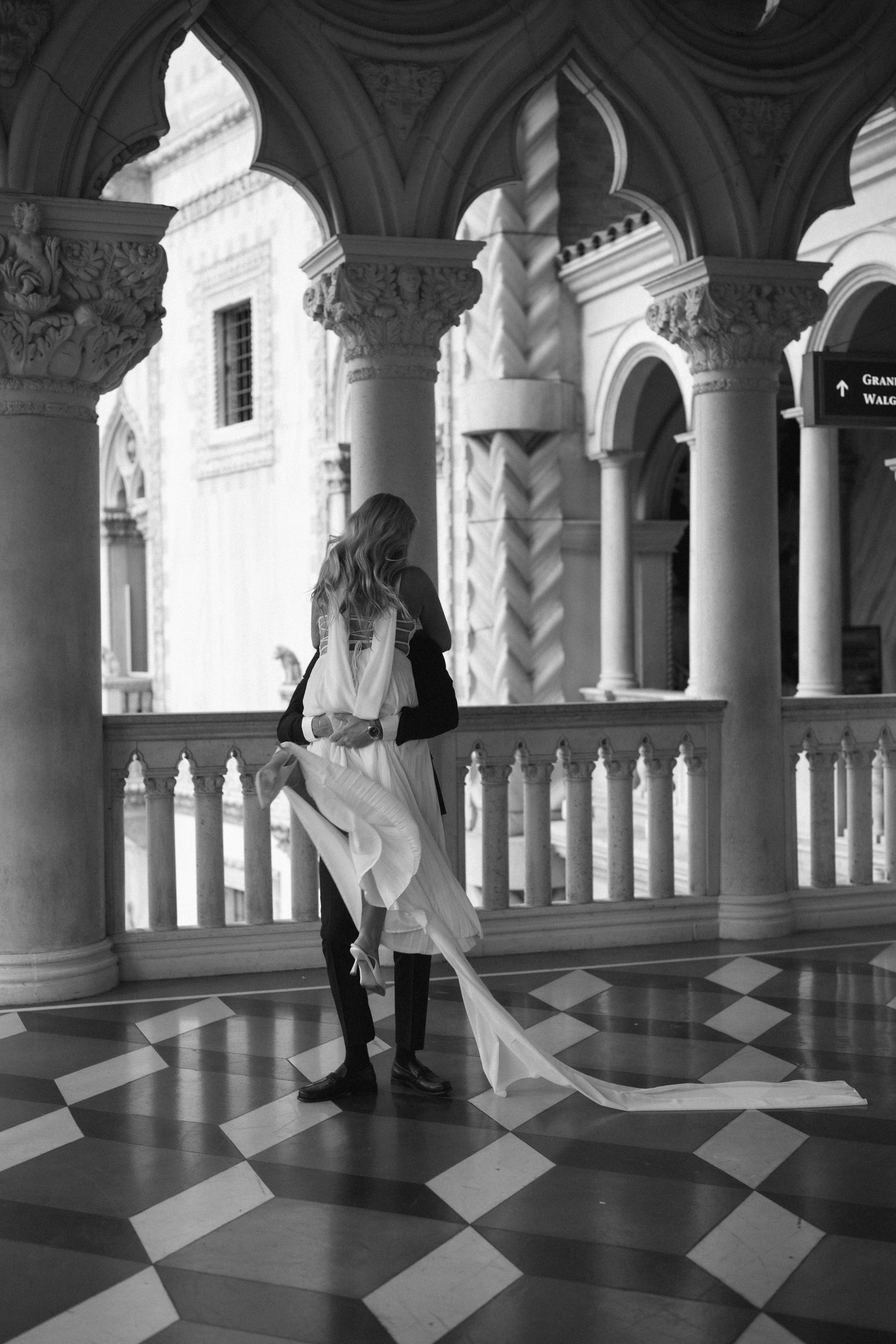 T&B. Wedding & elopement photographer Viktoriya Kravtsov. Las Vegas