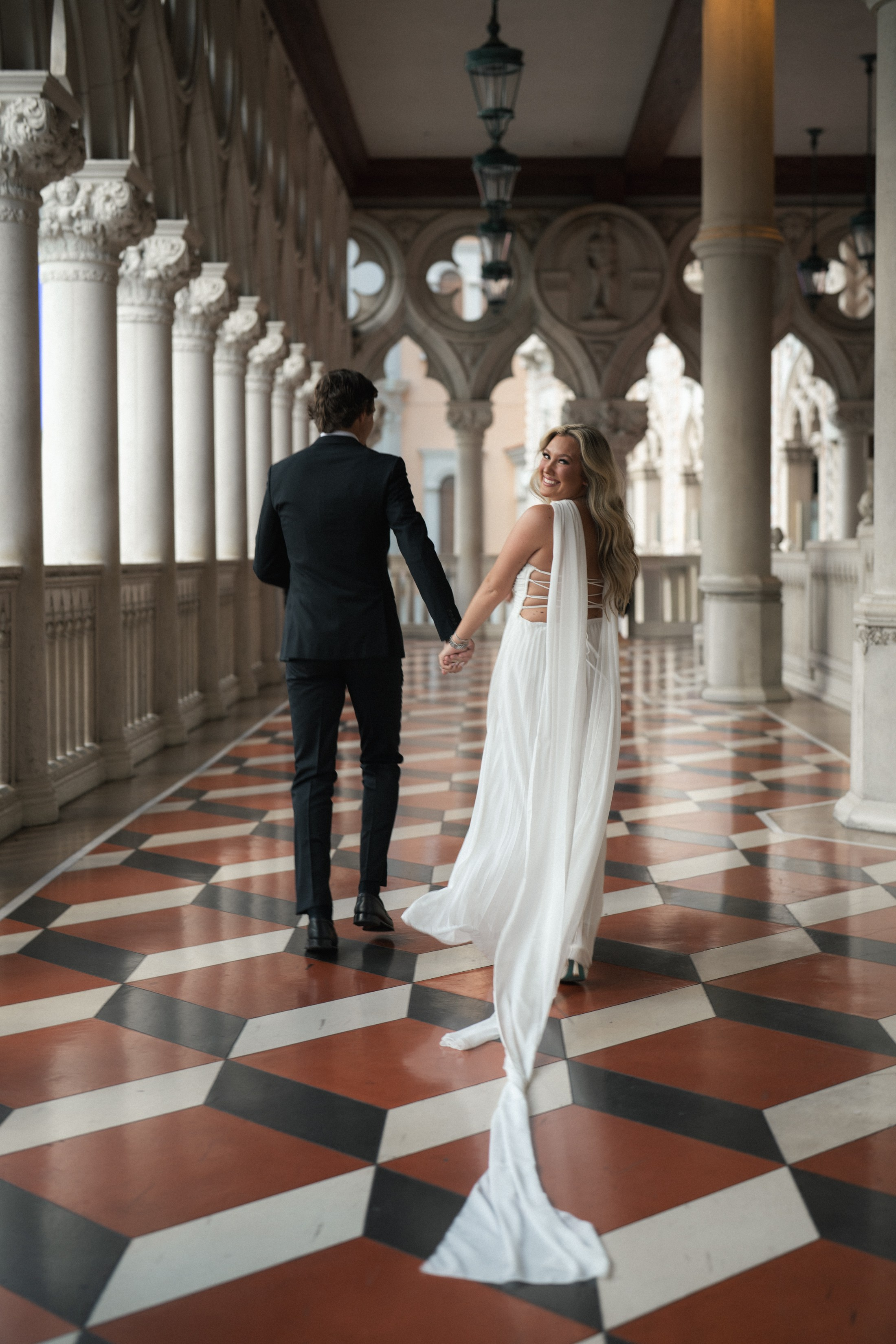 T&B. Wedding & elopement photographer Viktoriya Kravtsov. Las Vegas