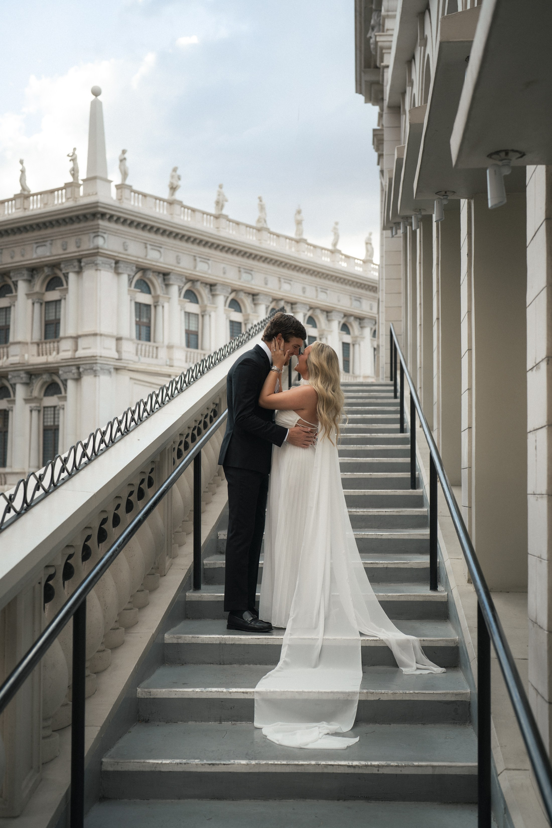 T&B. Wedding & elopement photographer Viktoriya Kravtsov. Las Vegas