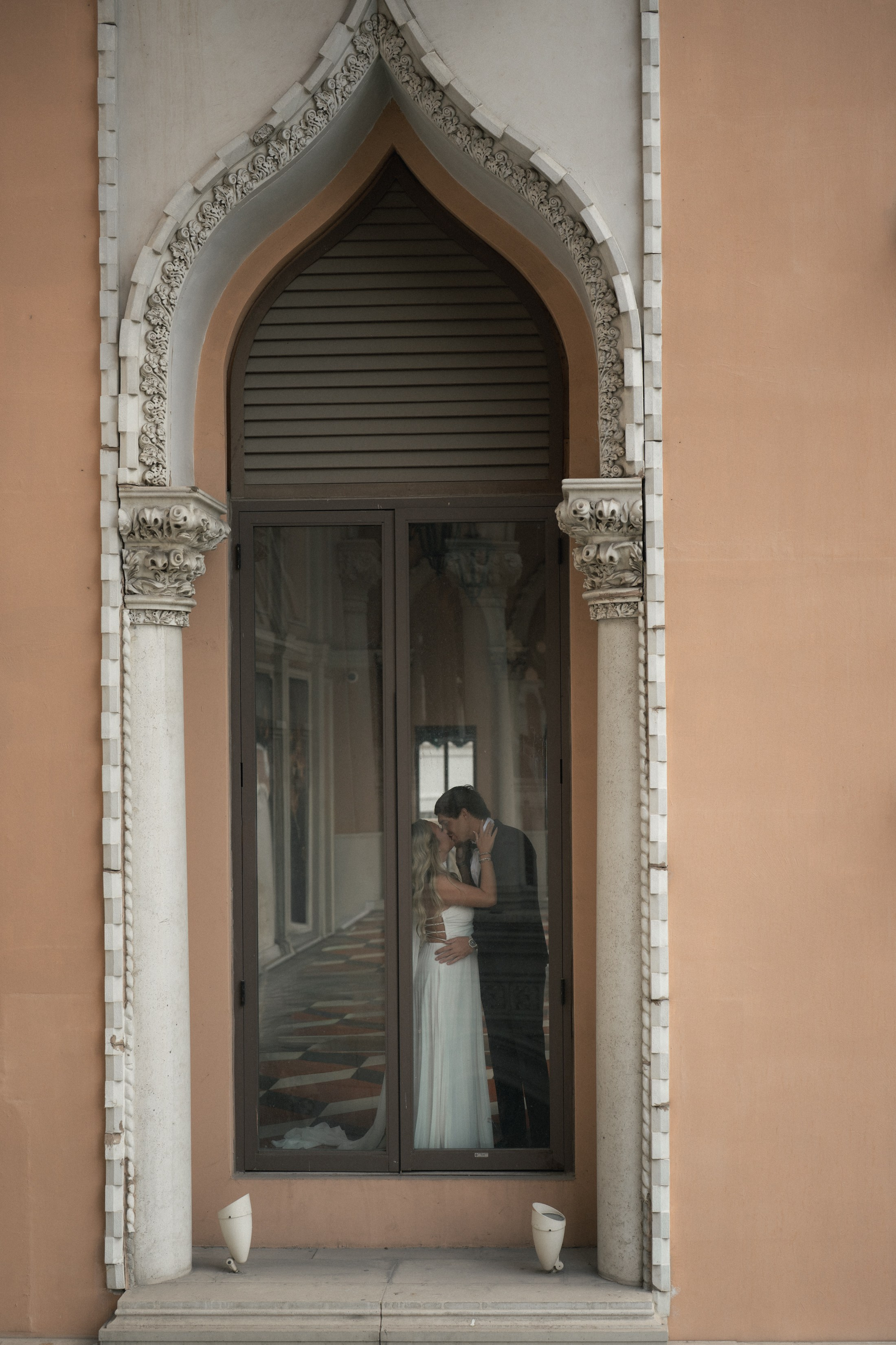 T&B. Wedding & elopement photographer Viktoriya Kravtsov. Las Vegas