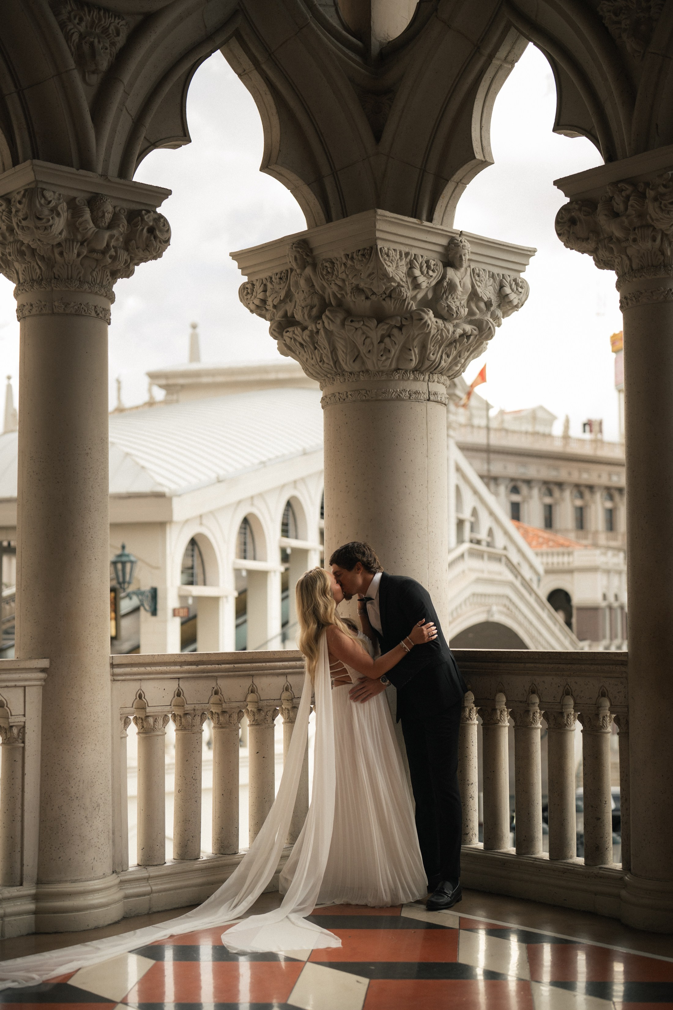 T&B. Wedding & elopement photographer Viktoriya Kravtsov. Las Vegas