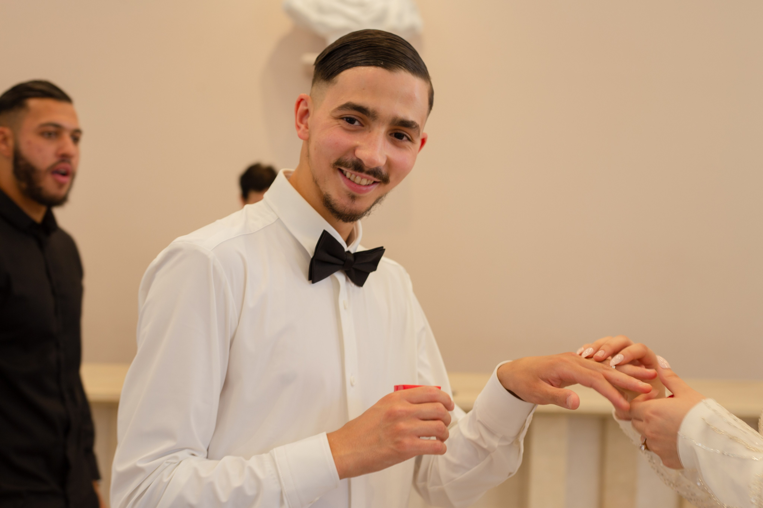 Yassine et Sahra. Studio photo « Partage ton bonheur » – Photographe famille près de Châtellerault, Poitiers et Tours