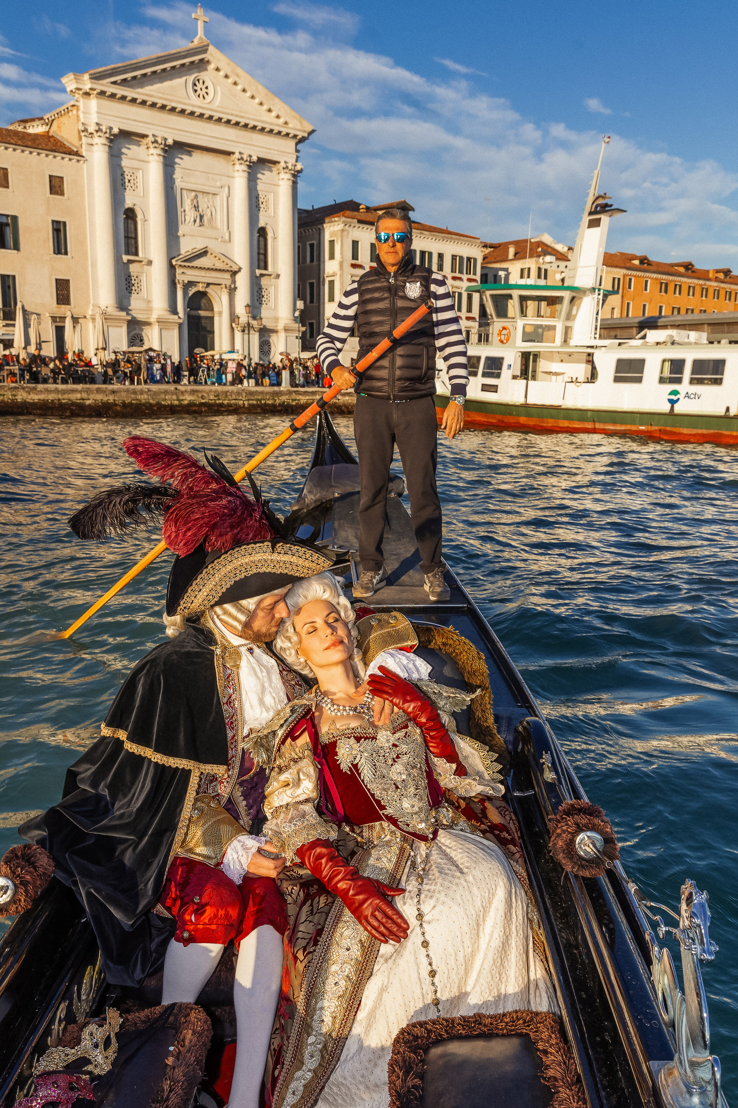 Aleksandr & Ekaterina in venetian carnival