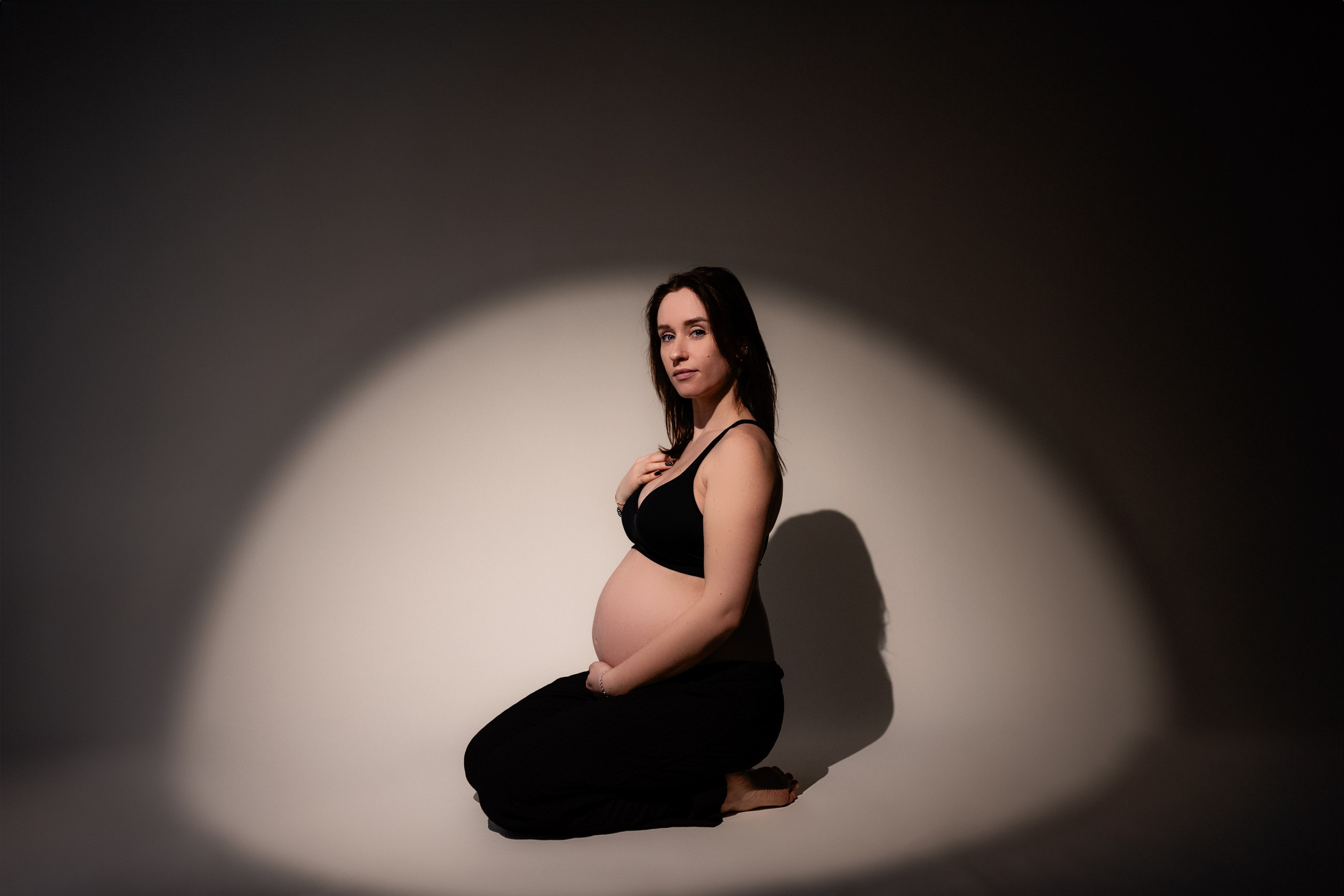 Laukimo (nėščiosios) fotosesija Marijampolėje, fotostudijoje