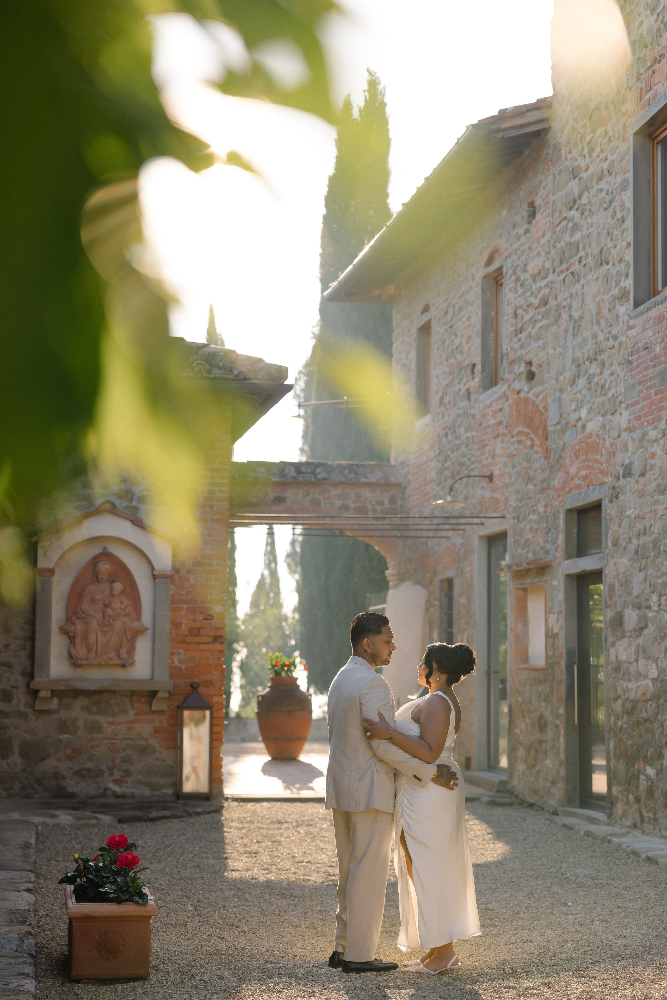 Pre-wedding in Tuscany. Wedding photographer Italy