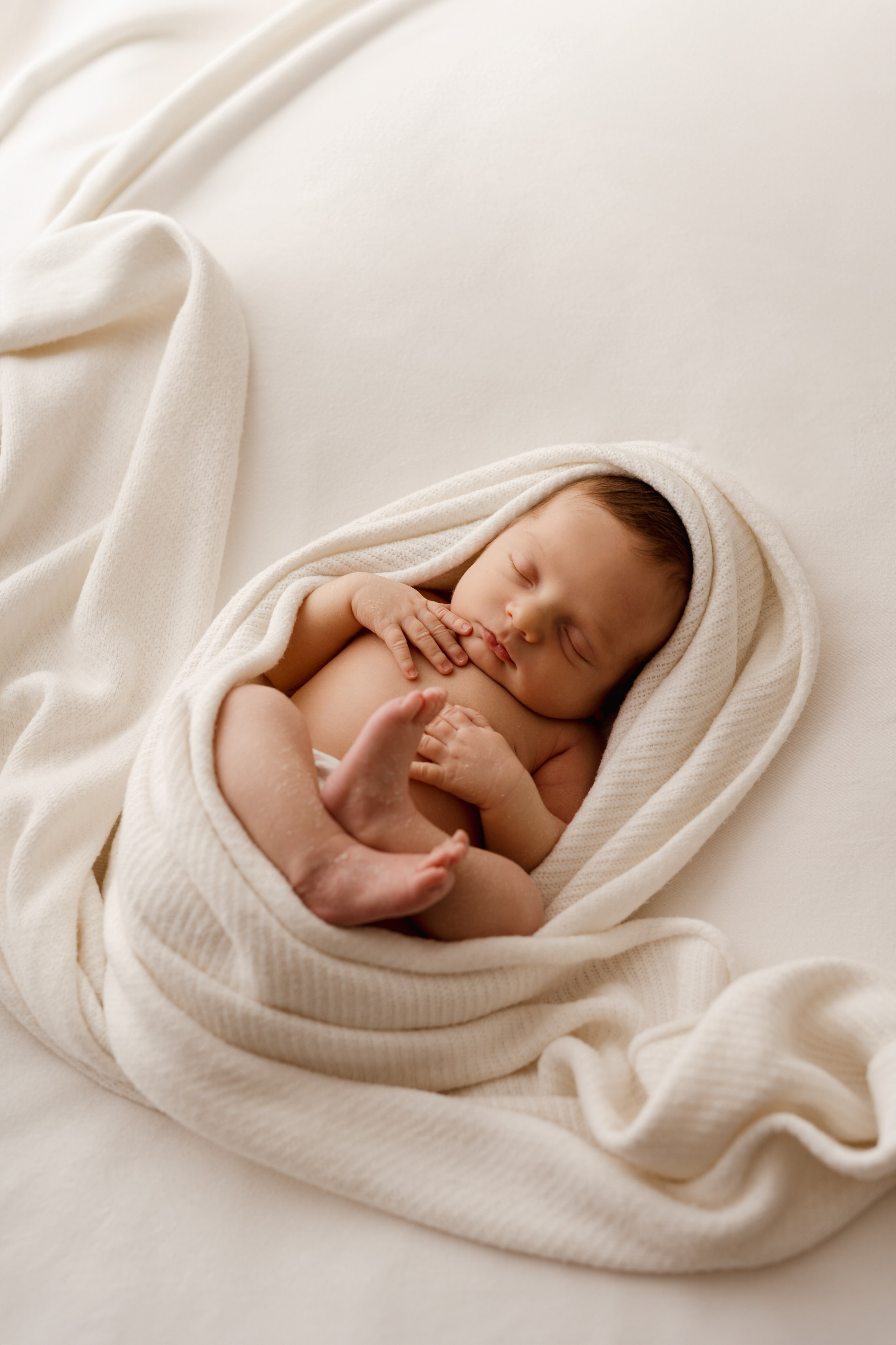 Fotografia Noworodkowa Łódź - Piękne Zdjęcia Noworodków. Fotograf Łódź - sesja ciążowa, noworodkowa, dziecięca. Studio w Łodzi