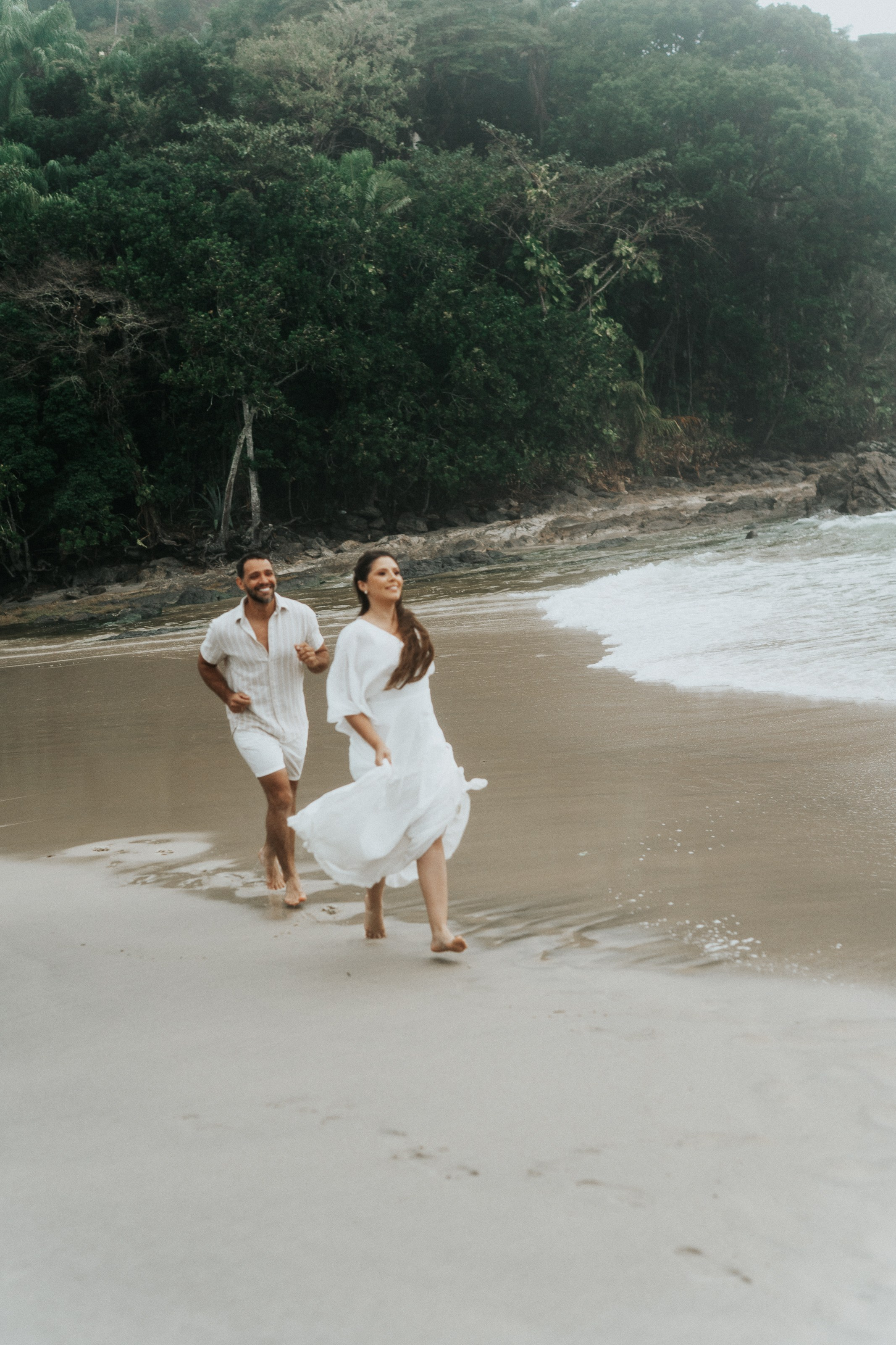 Pré Wedding — Bianca e Maik (Praia Maresias). Fotógrafo de casamento e Filmmaker de casamento