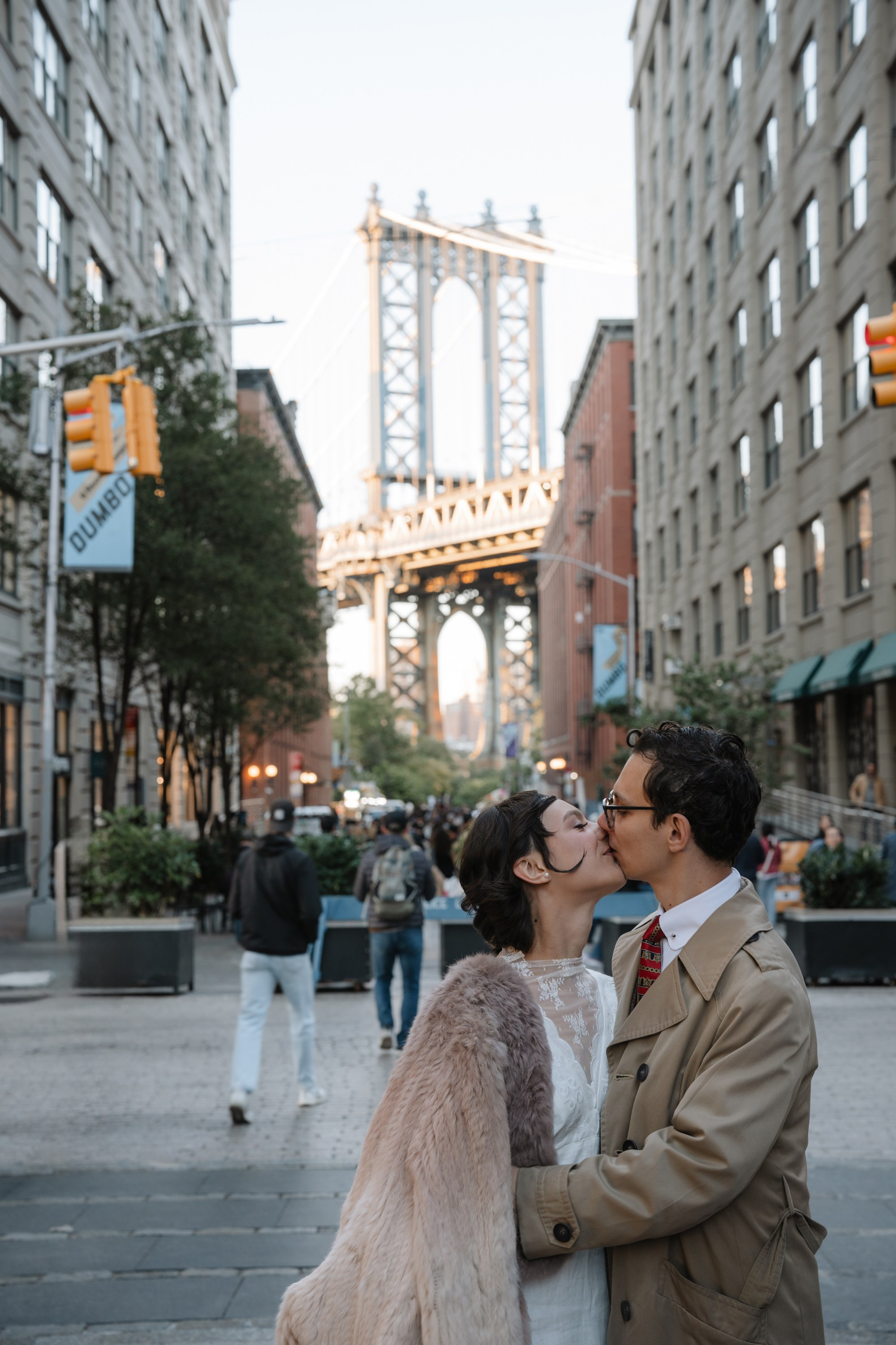 Wedding photo shoot in Dumbo, Brooklyn. Portrait and wedding photographer in New York