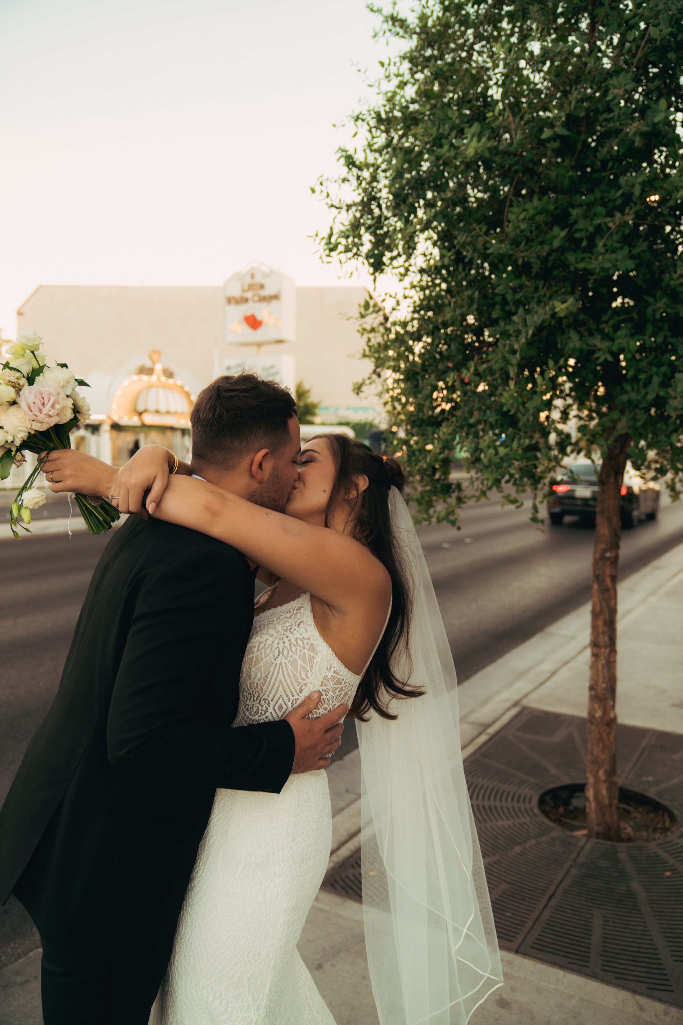 Georgia&Kyran. Wedding & elopement photographer Viktoriya Kravtsov. Las Vegas