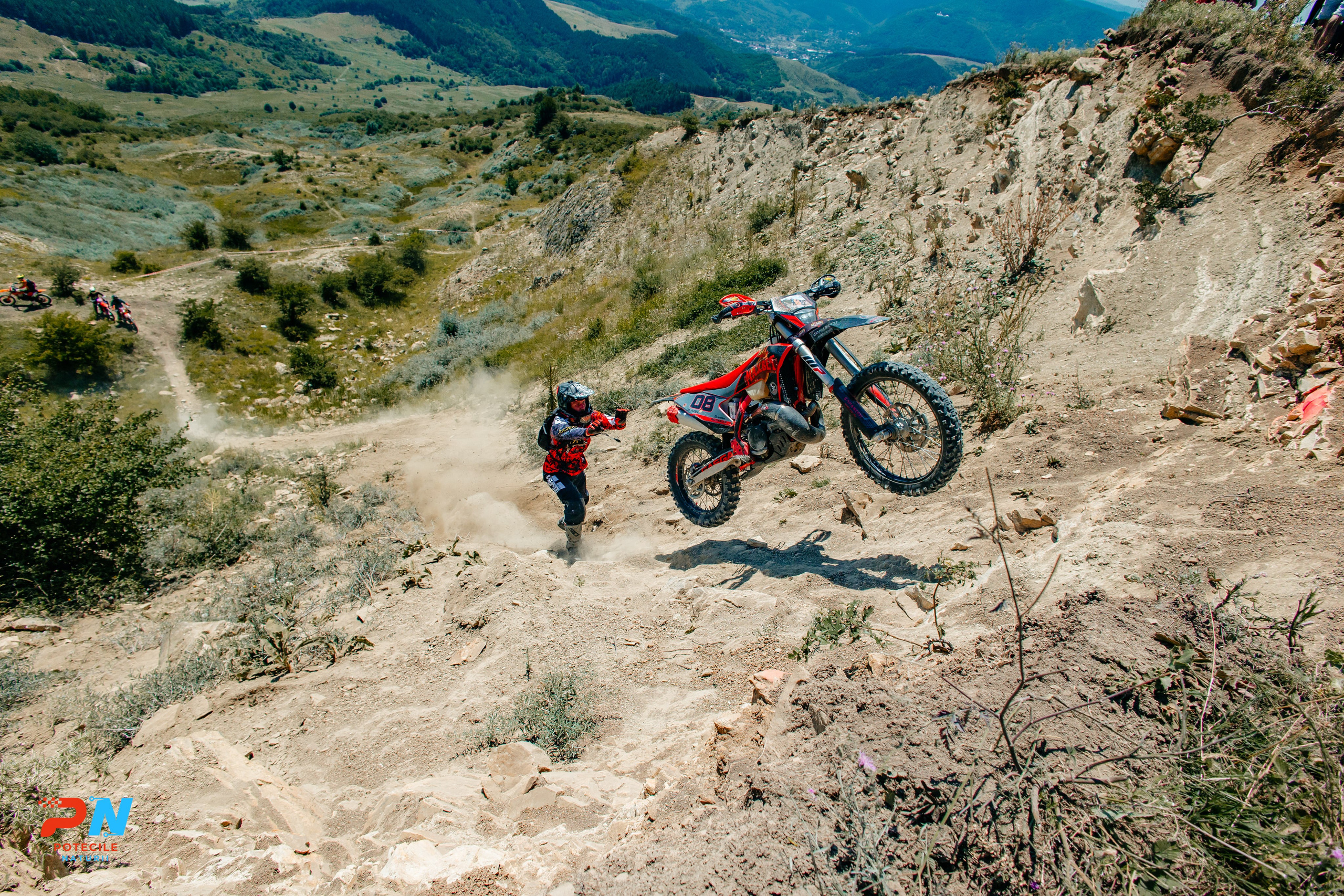 Potecile Naturii 2025. Raw Studio. Fotograful tau de nunta!