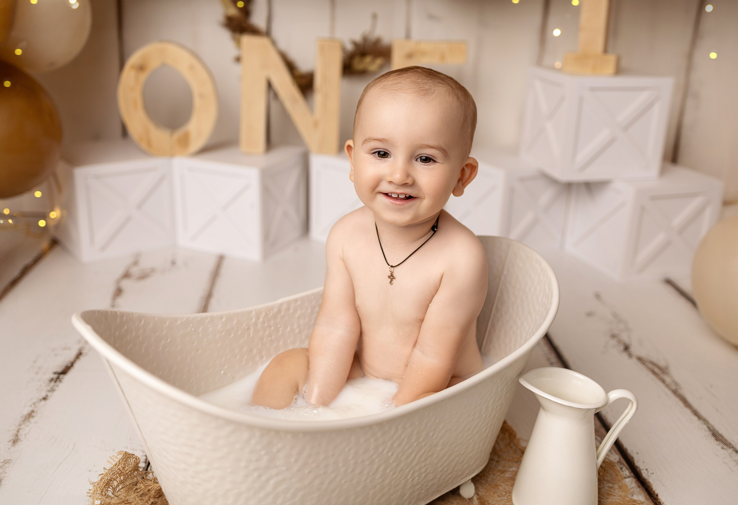 Erste Geburtstag „Cake Smash“. Neugeborene- Schwangerschaft- und Kinder Fotografin in Lehre