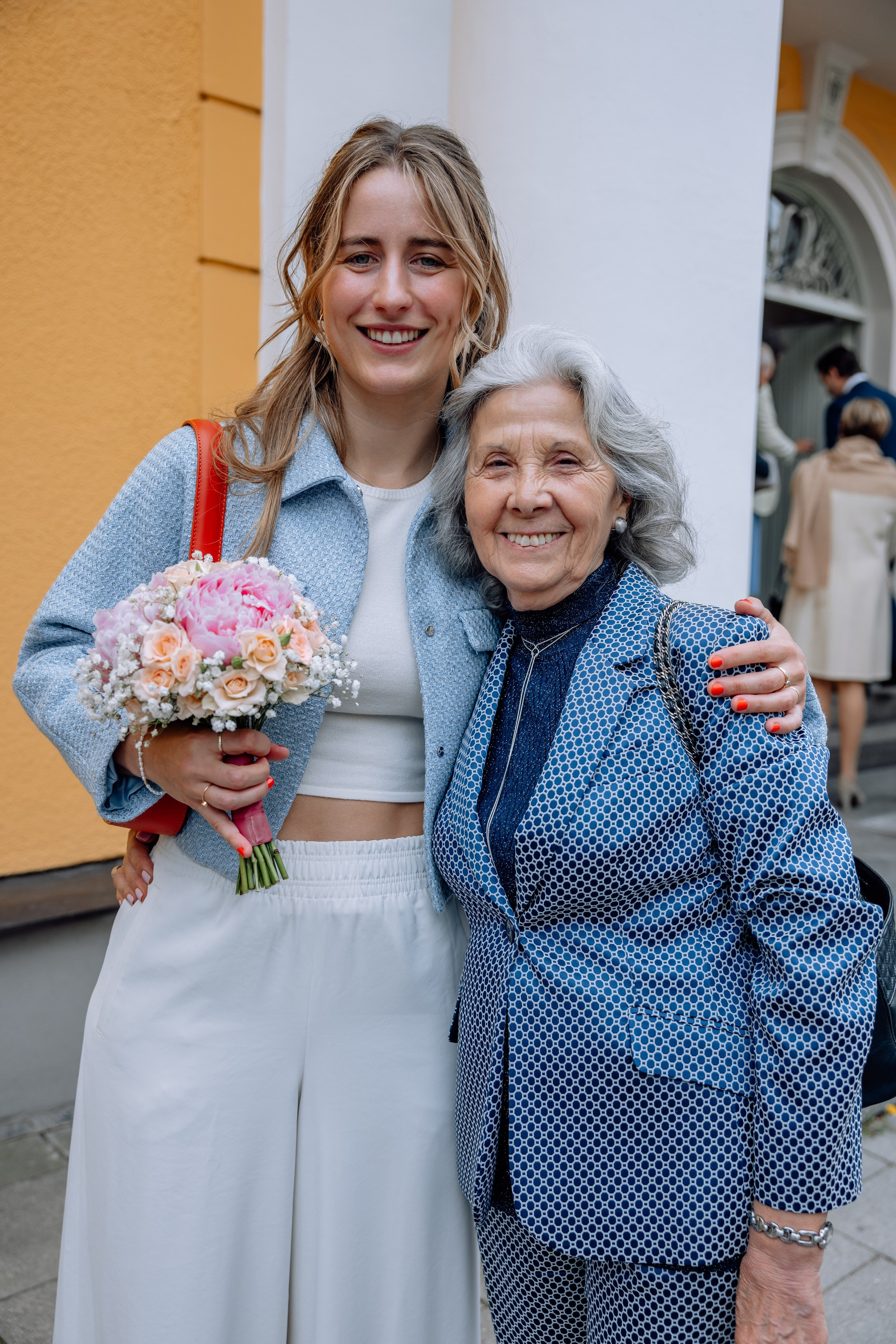 Romanrische Trauung im Standesamt Mandlstraße | München im Sommerlicht. Hochzeitsfotograf München Taufe Familienfotograf Tanja Mauke