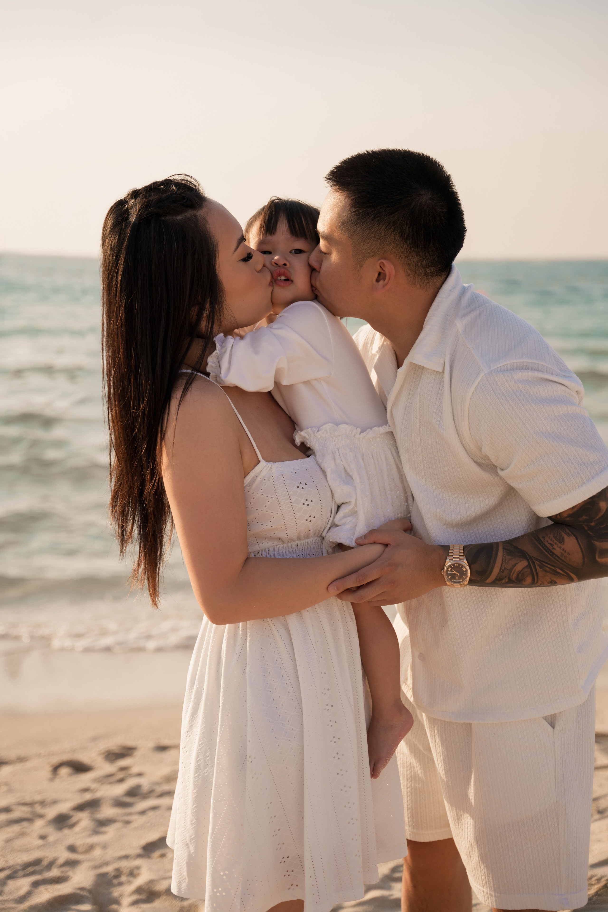 Sea breeze and giggles. Angela Iakovleva — Family Photographer in Dubai